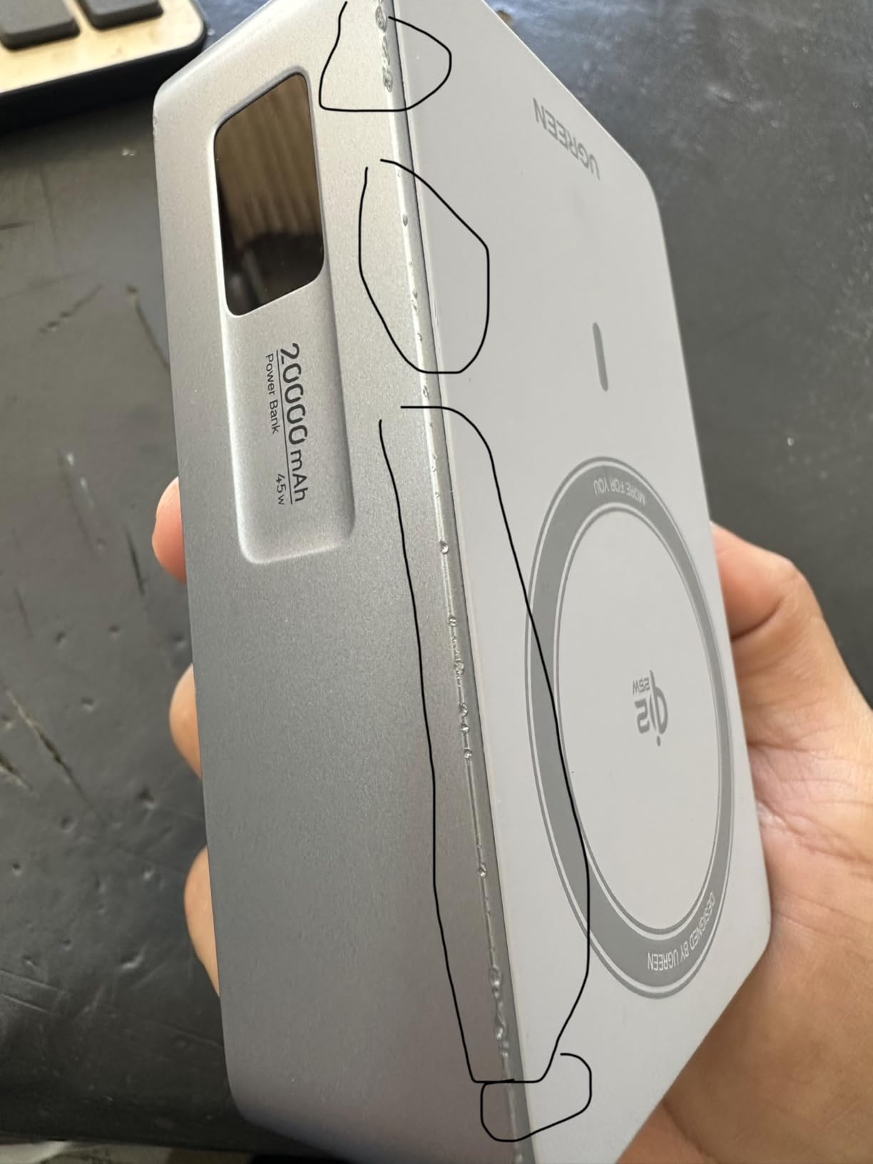 UGREEN Qi2 25W Wireless Power Bank, Built-in Cable, 30W PD Wired MagSafe | Qi2 25W wireless & 45W PD wired, built-in cable. High-capacity 20000mAh. MagSafe customer photo 2