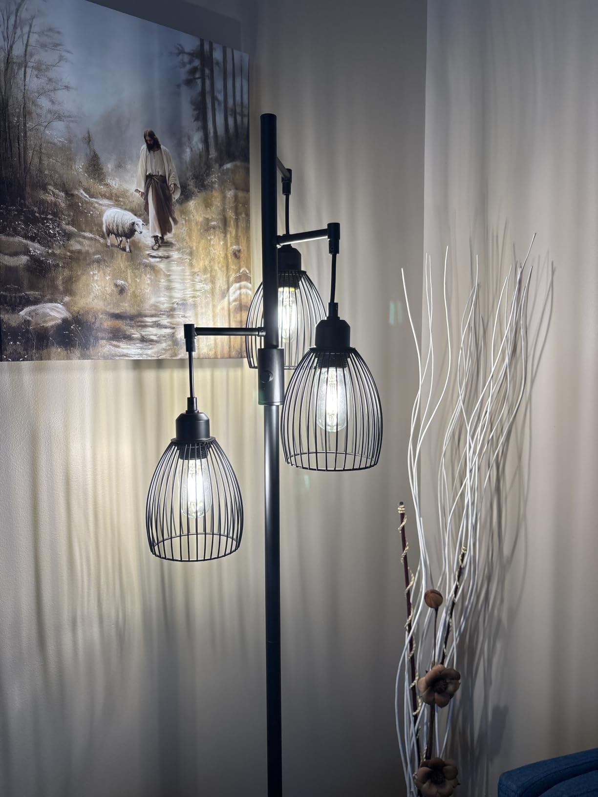 Nintiue Dimmable Floor Lamp, 3x800LM LED Bulbs Included, Farmhouse Industrial Floor Lamp Standing Tree Lamp with Teardrop Cage Head Tall Lamp for Living Room Bedroom Office Dining Room - Matte Brown customer photo 1