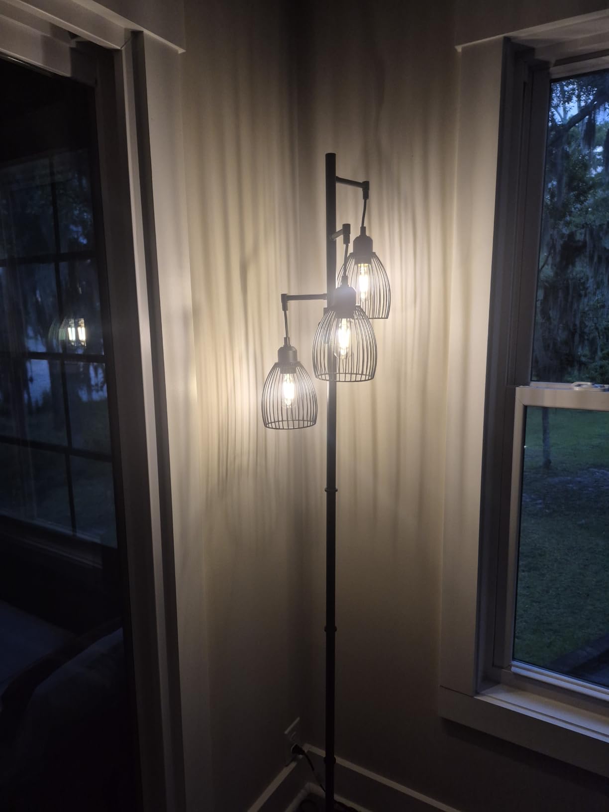 Nintiue Dimmable Floor Lamp, 3x800LM LED Bulbs Included, Farmhouse Industrial Floor Lamp Standing Tree Lamp with Teardrop Cage Head Tall Lamp for Living Room Bedroom Office Dining Room - Matte Brown customer photo 2
