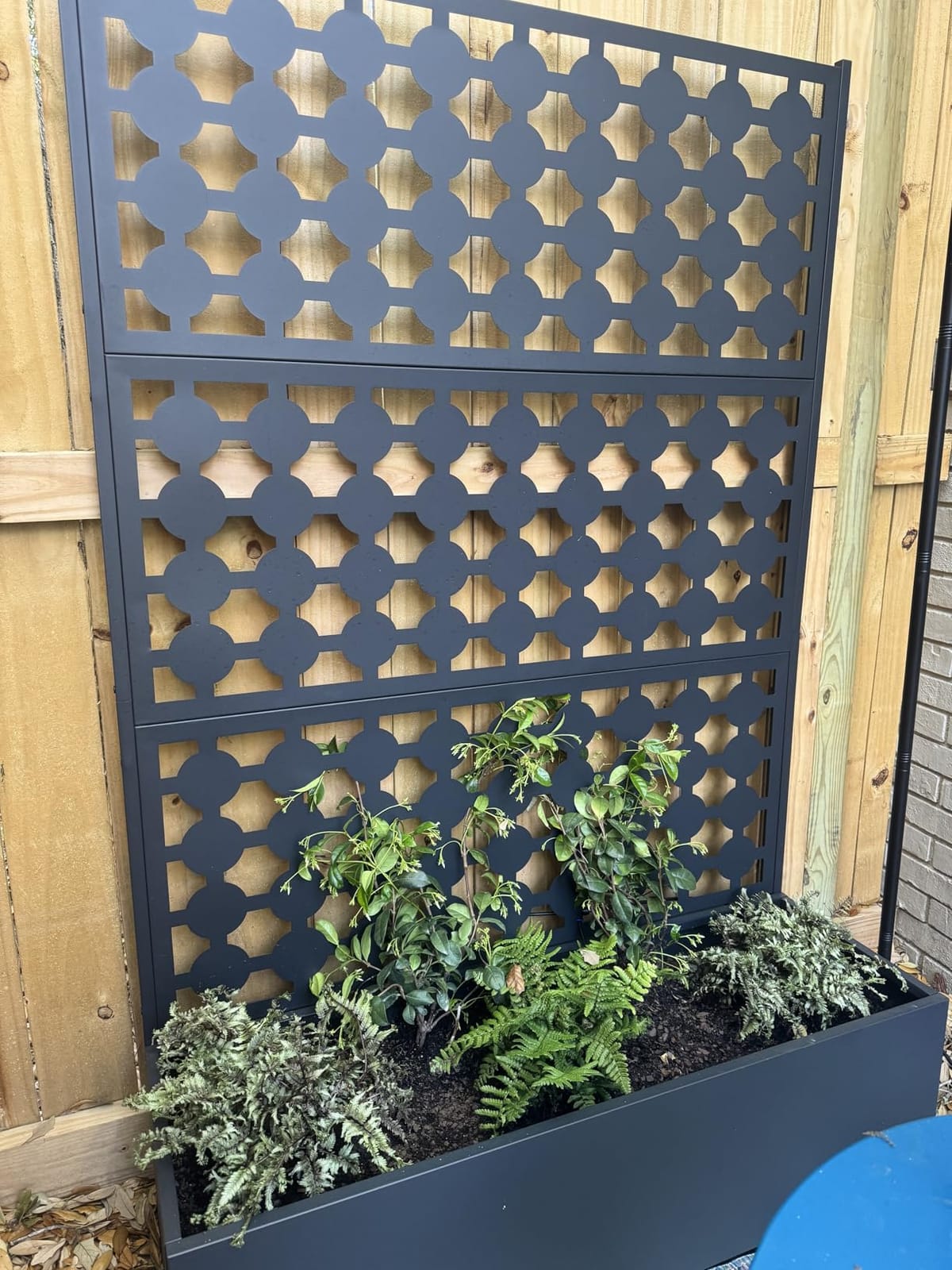 Metal Planter Box with Trellis Privacy Screen, Raised Garden Bed with Trellis & Wheels, Privacy Planters for Patio, Planter Box with Drainage Holes for Climbing Plants, 73