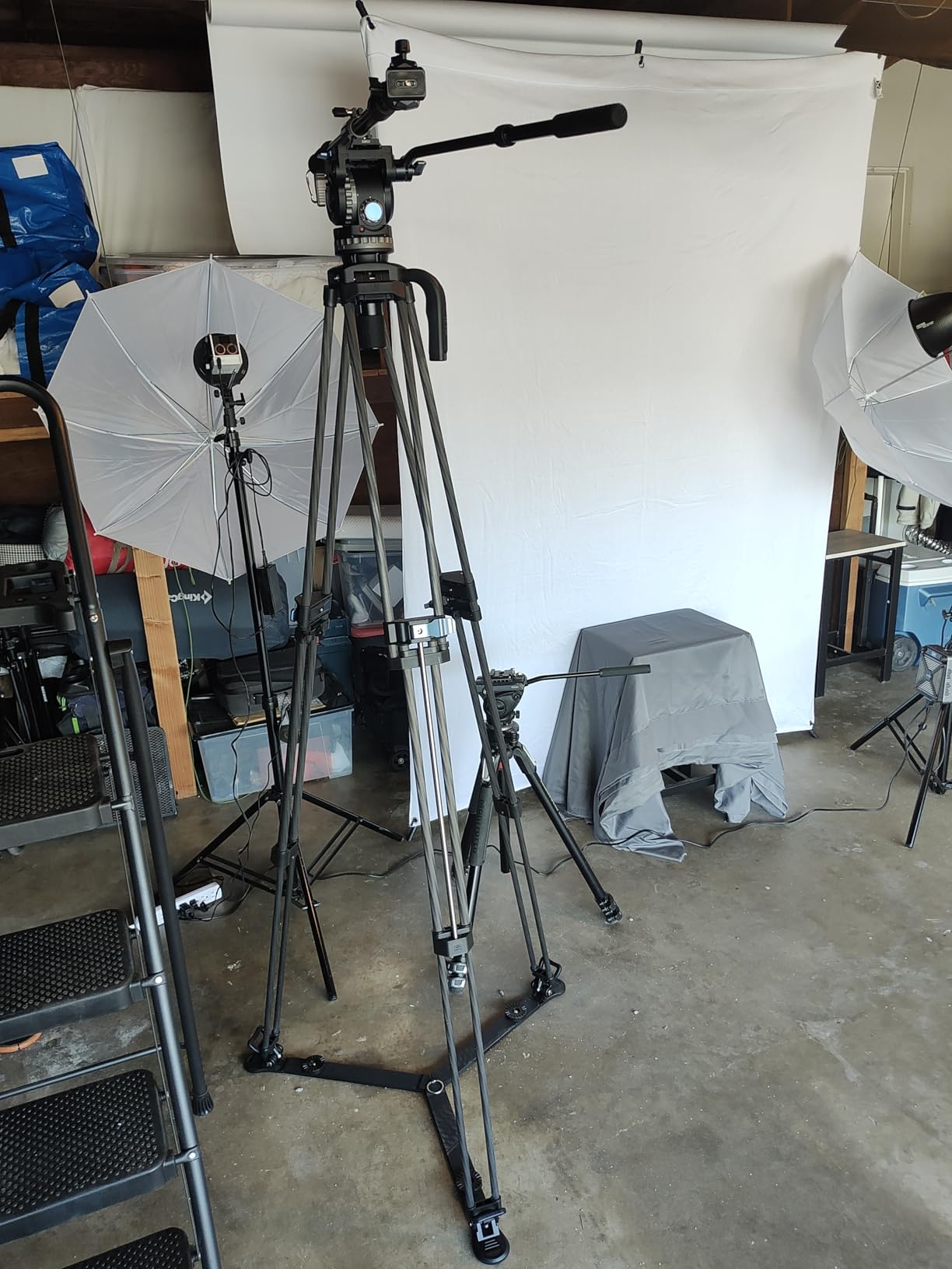 SIRUI AVT-12 Carbon Fiber Video Tripod, Fluid Head, Quick Release System | 73