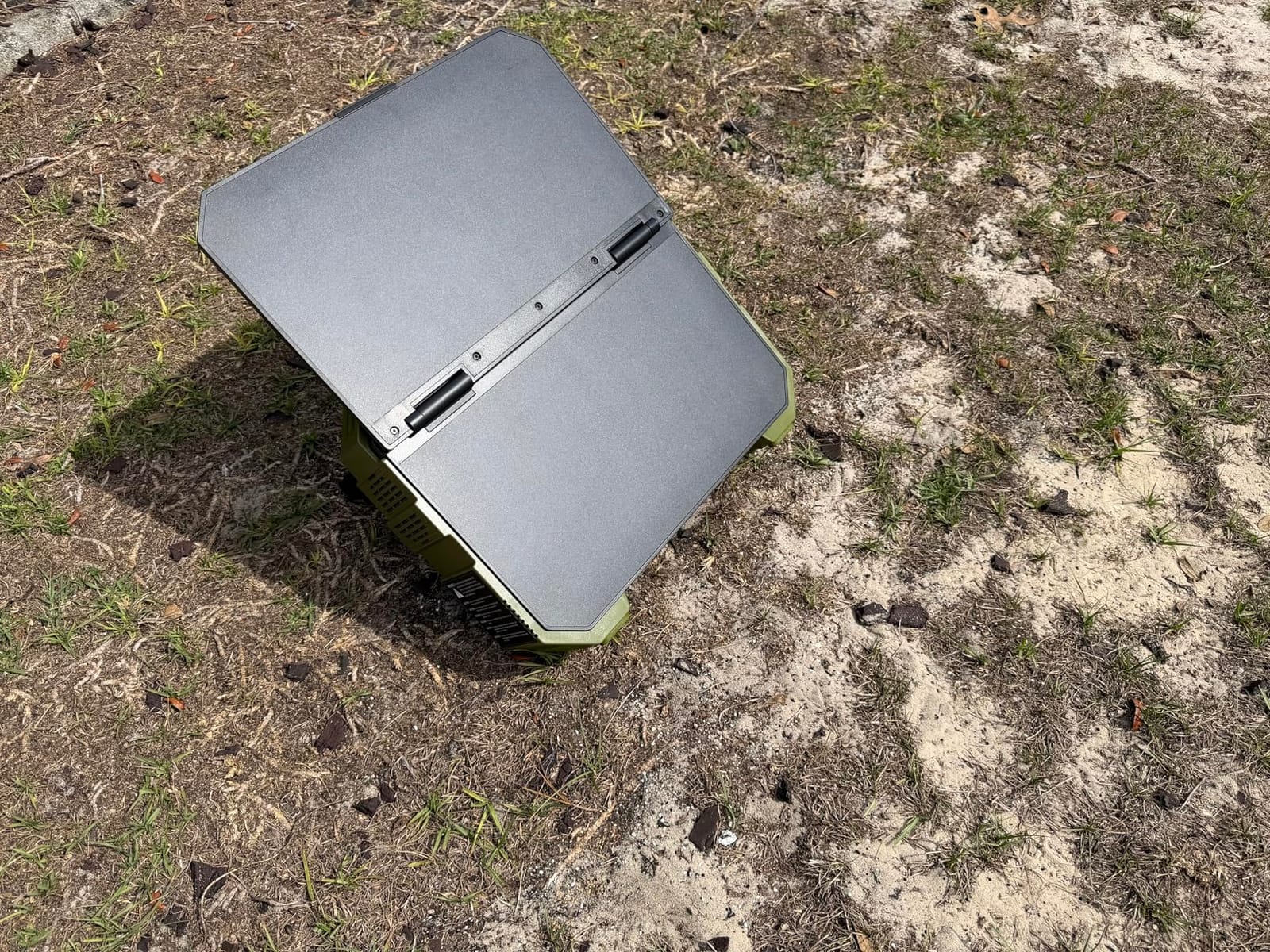 BROWEY 1600W (3200W Peak) Portable Power Station, 1024Wh LiFePO4 Battery with Built-in Solar Panel, 100W USB-C PD, Solar Generator for Camping, RV, Home Backup, Emergency customer photo 1