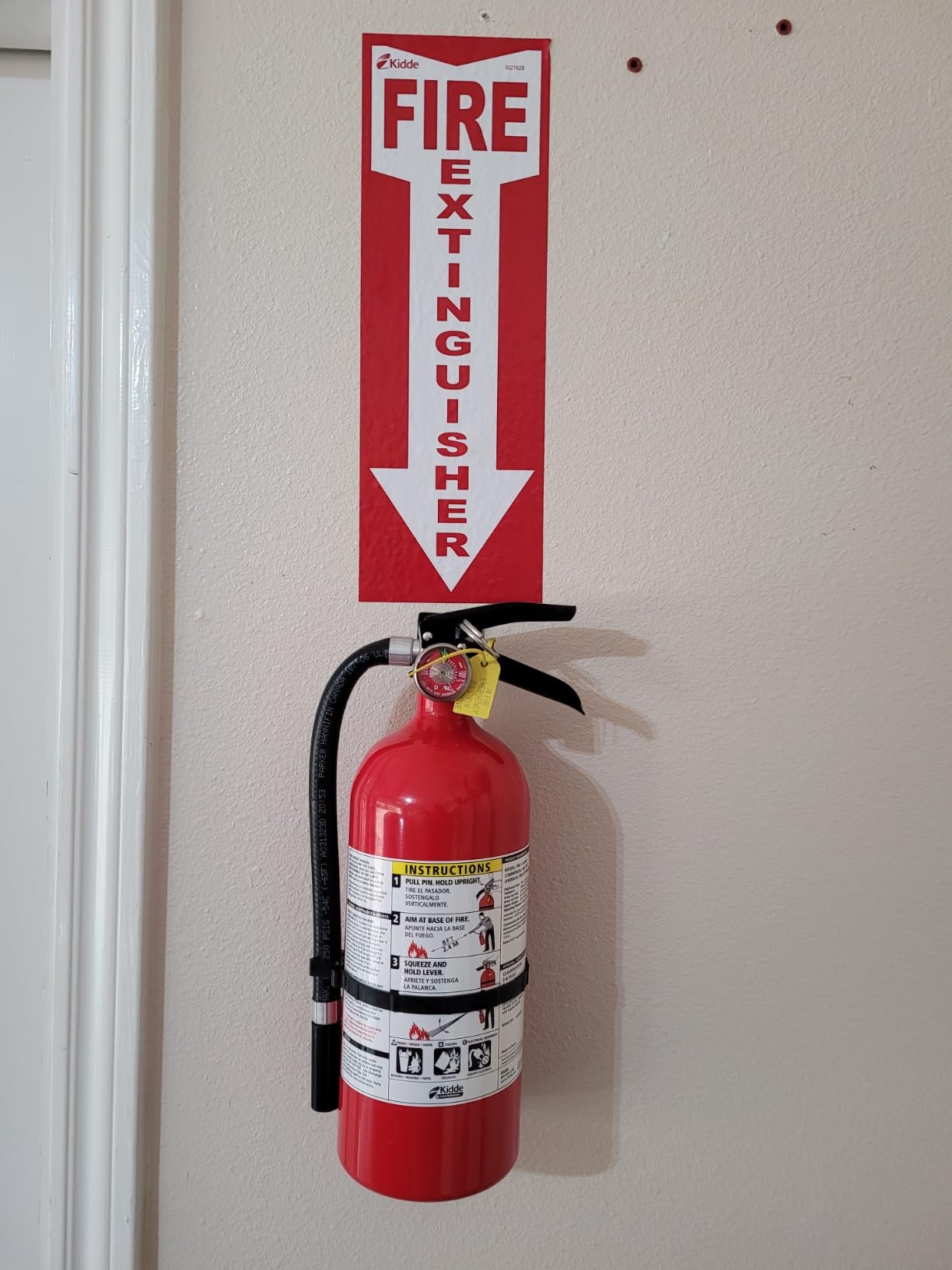 Kidde Pro 210 Commercial Fire Extinguisher, 2-A:10-B:C, PRO-4MP-1, 1 Pack | Rechargeable and Reusable Extinguisher for Small to Medium Common, Flammable Liquid, & Electrical Fires, 4 lb. Dry Chemical customer photo 2
