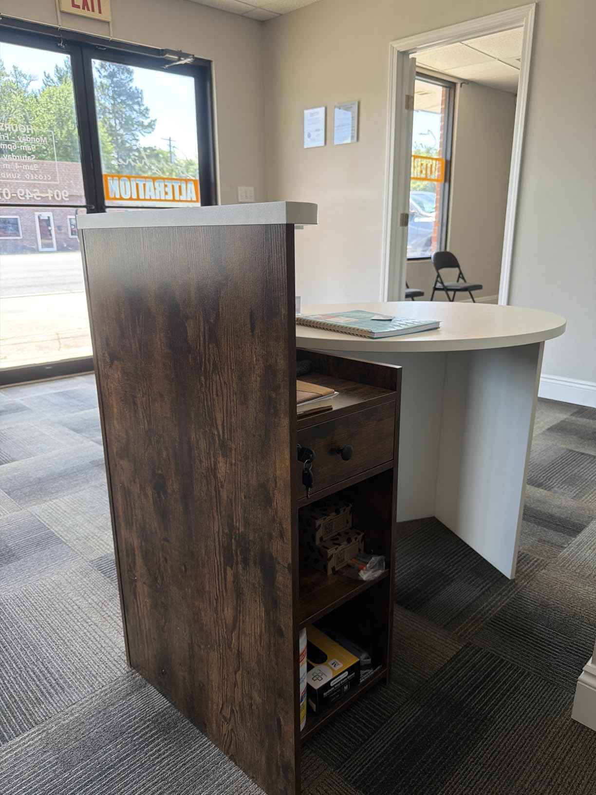 GIANTEX Reception Desk, Front Counter Desk with Lockable Drawer, Checkout Table with Round Tabletop, Corner Shelf & Adjustable Shelf for Office Beauty Salon Retail Store (Brown & White) customer photo 2