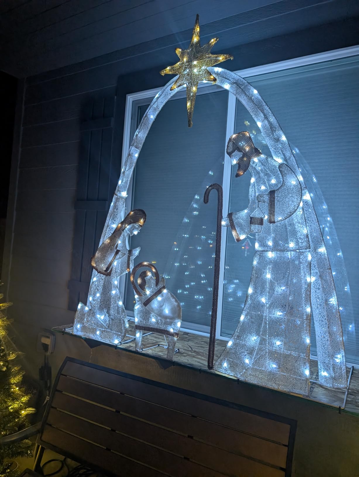 Yardenaler 5FT Lighted Nativity Scene Set with 150 LED Lights for Christmas Decoration, Pre-Lit Iridescent Nativity Scene Xmas Decor, 3D Glittered Standing Holiday Display for Outdoor, Indoor, White customer photo 1