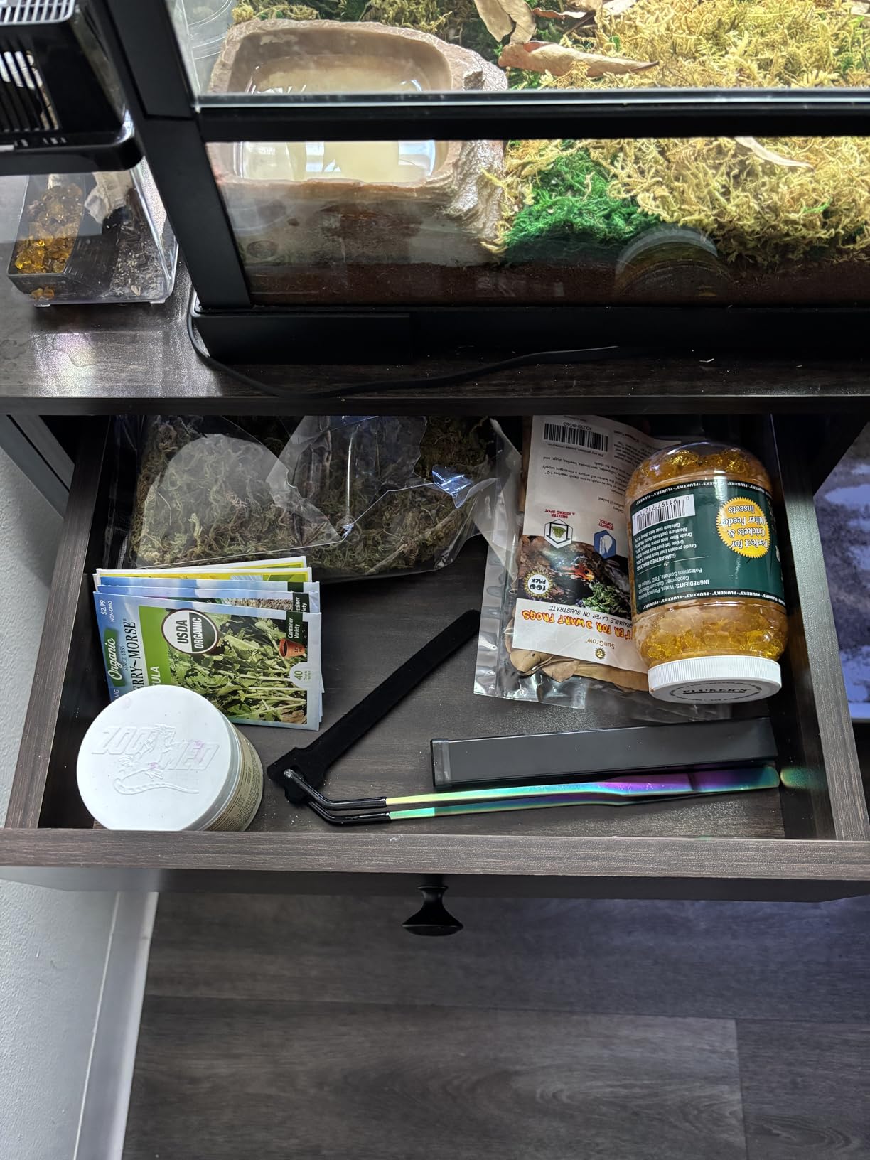4ever2buy 55-75 Gallon Fish Tank Stand with Power Outlets, LED Light, Heavy Duty Aquarium Stand with Cabinet for Fish Tank Accessories Storage, for Turtle Tank, Reptile Terrarium, 1100LBS, Gray customer photo 2
