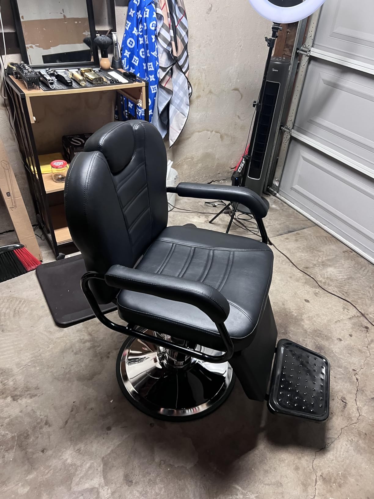 Artist hand Barber Chair, Reclining Salon Chairs for Hair Stylist | Heavy Duty Hydraulic Pump, Headrest and Footrest, 360 Degree Swivel with Lock, Spa Beauty Equipment, Black customer photo 1