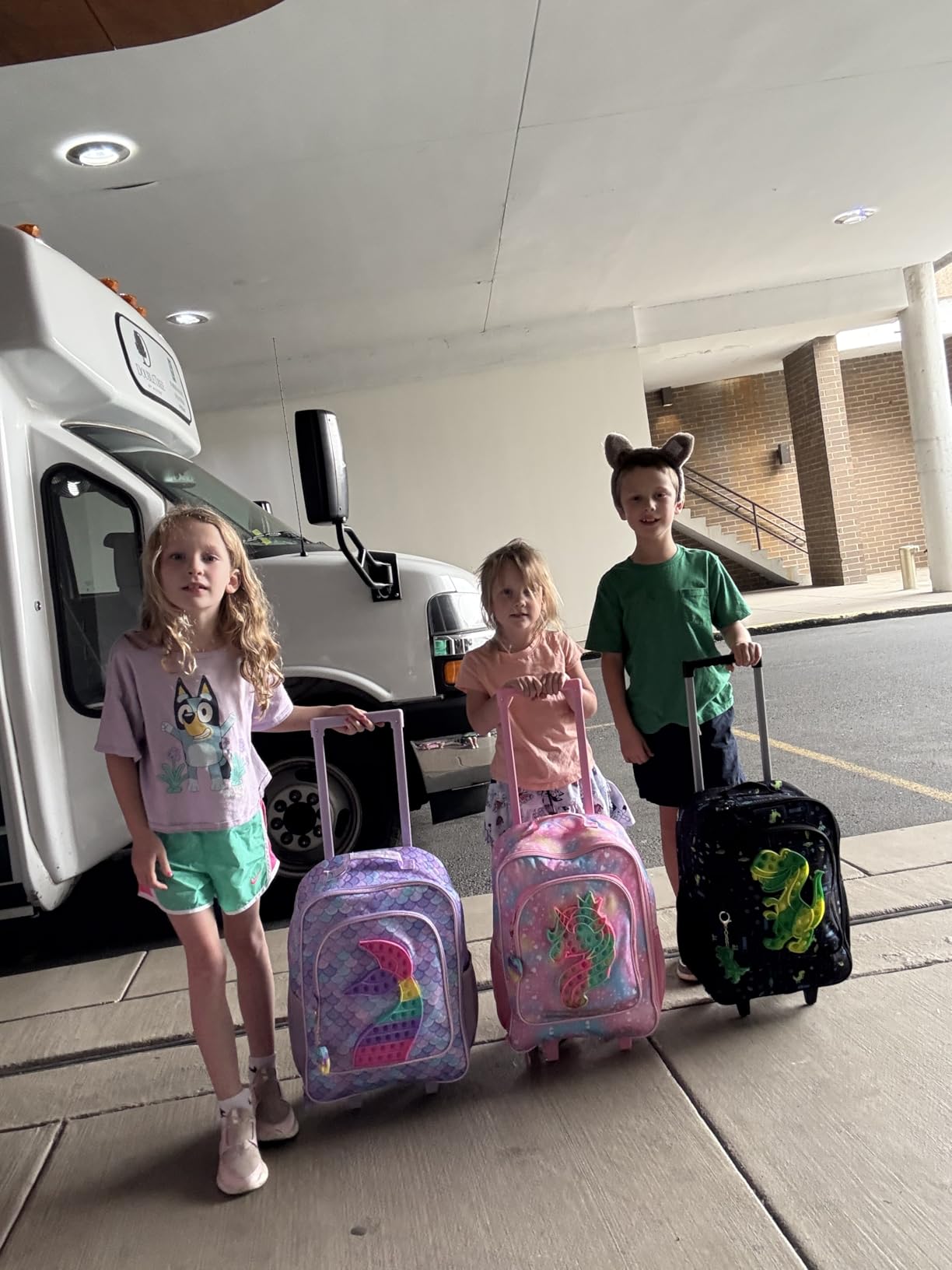 Kids Suitcase with Wheels for Girls and Boys, Rolling Carry on Luggage for Toddler Children customer photo 1
