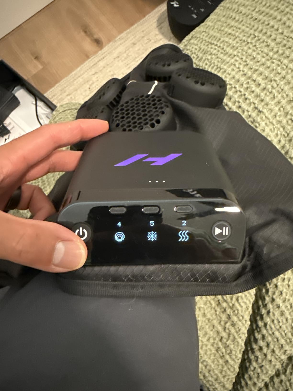 Hyperice X2 Knee Advanced Heat and Cold Contrast Recovery Therapy Device | Help with Pain and Inflammation | Increased Range of Motion | FSA-HSA Eligible | 5 Levels of Compression | 2 Extenders | TSA customer photo 2