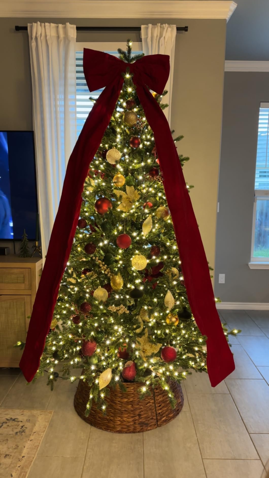 Knitgrip 1 Pack 20 x 71 Inches Christmas Large Velvet Bows, Deep Red Tree Topper Bow Decor, Giant Christmas Front Door Bows with Long Streamers customer photo 2