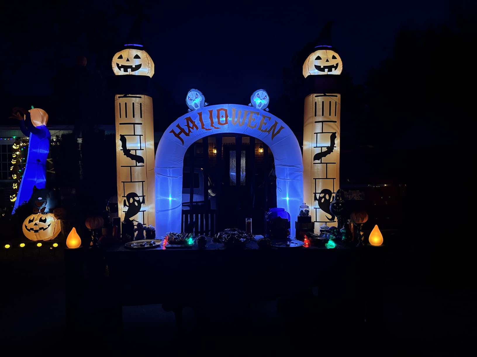 11 FT(H) x 10 FT(L) Giant Halloween Inflatables Archway, Halloween Inflatable, Blow Up Outdoor Decorations, Inflatable Pumpkin Arch for Lawn Garden Yard Holiday Party Decorations customer photo 1