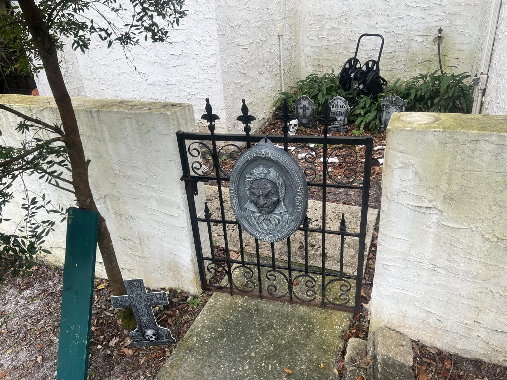 Graveyard Halloween Decorations Outdoor Tombstones: 6ct Large Tombstone Halloween Yard Signs with Stakes, 16