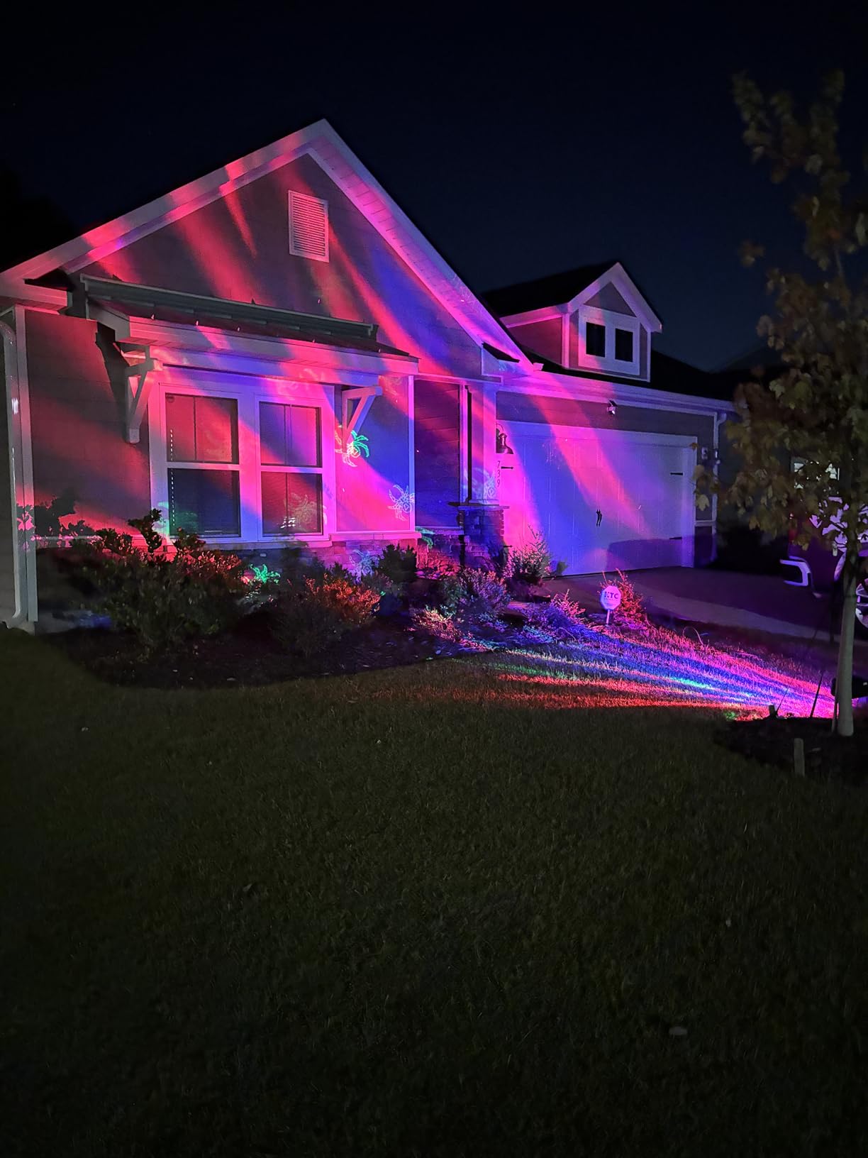 Govee Outdoor Projector Light, Upgraded Aurora Star Projector for Yard | 50+ Scene Modes with 16 RGB Patterns for Indoor & Outdoor Holiday Display, Work with Alexa, Google, Matter, IP65 Waterproof customer photo 2