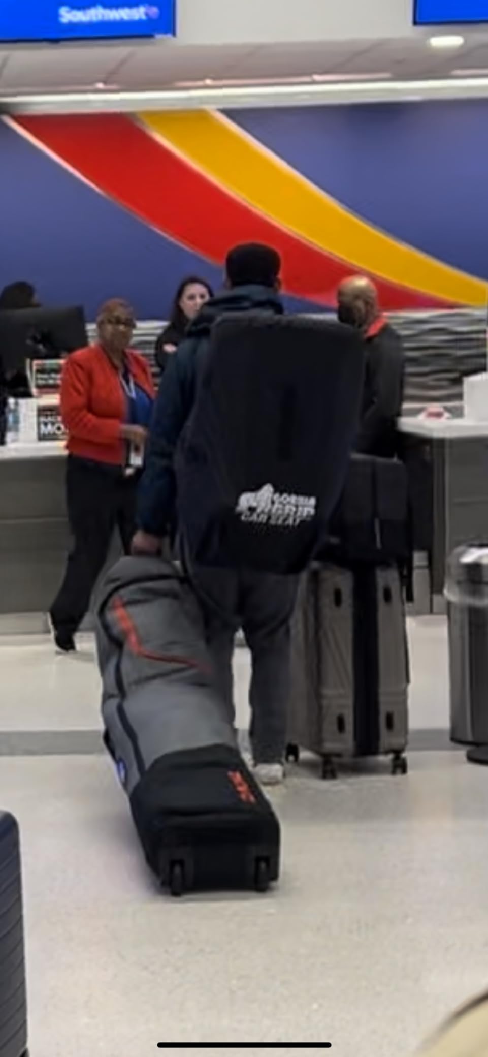Dakine Low Roller Snowboard Bag, Snowboard Travel Bag customer photo 1
