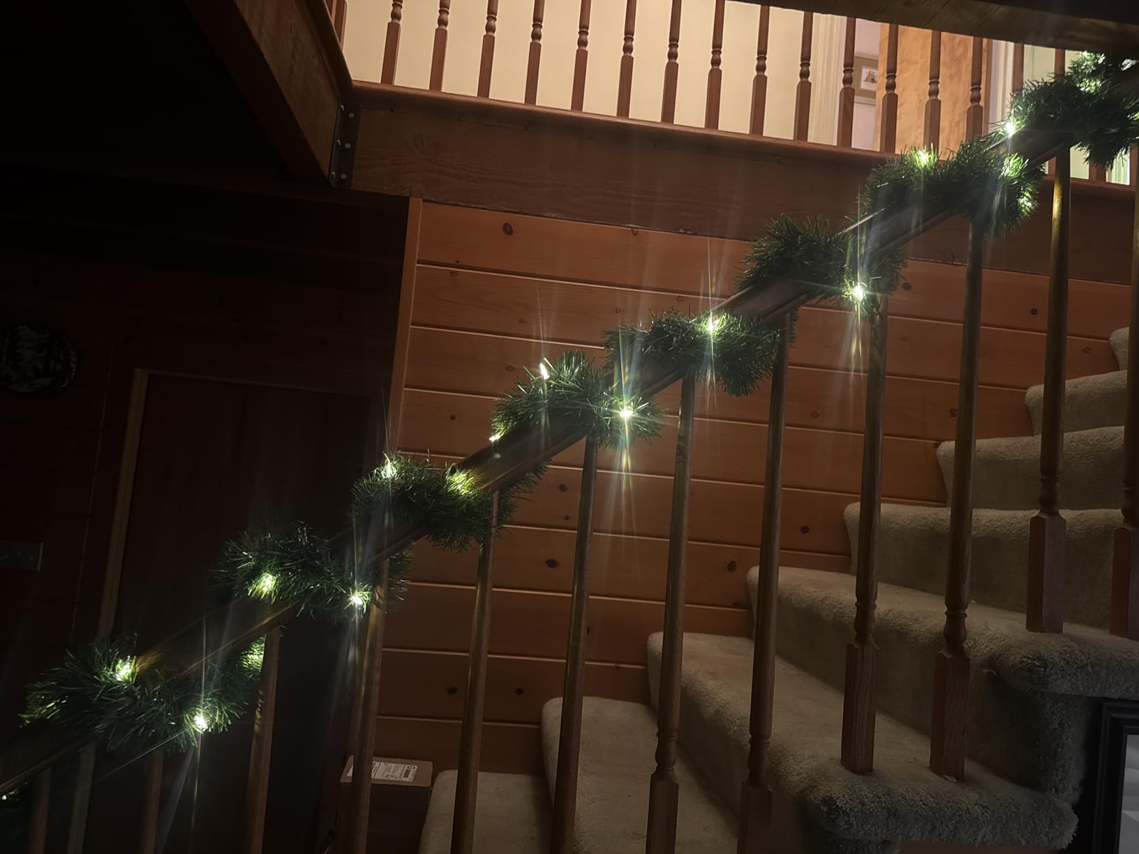 WEMADE 15.4ft Pre-Lit Christmas Garland with Lights - 50 LED Lighted Garlands for Christmas Decorations Indoor Outdoor, Battery Operated 8 Modes Memory Timer for Mantel Stair Banister Doorframe Decor customer photo 2