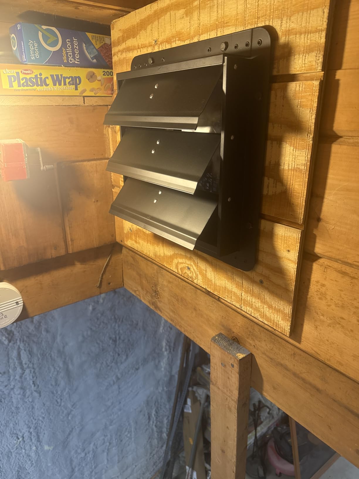 VEVOR 14 in Shutter Exhaust Fan Wall-Mount Automatic Louvers Variable Speed, Sturdy Steel Housing, Low Noise, AC Motor, 1802 CFM Ventilation and Cooling for Attic, Garage, Barn, Greenhouse, Workshop customer photo 2
