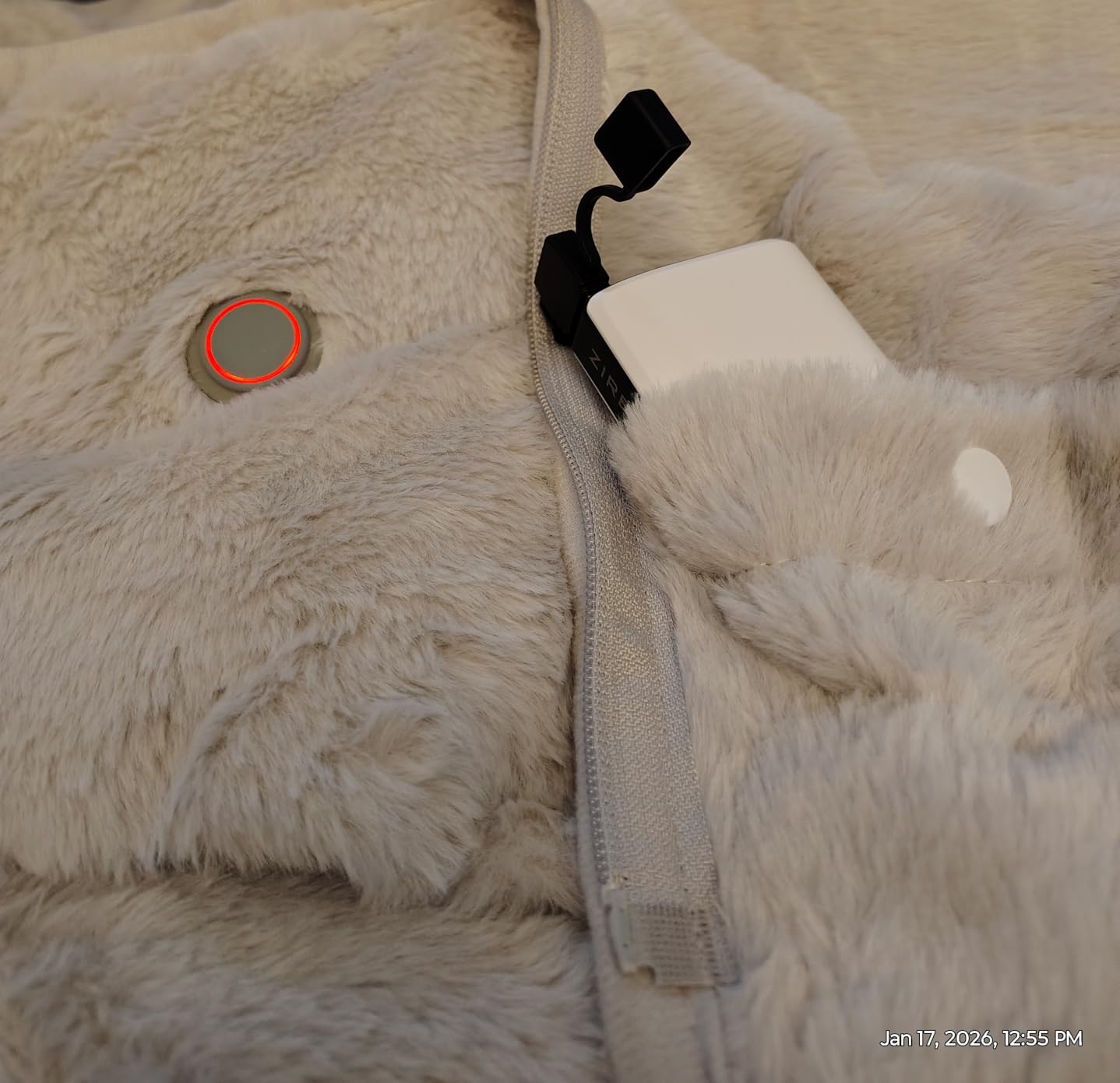 Zireot Cordless Heated Blanket, Battery Operated & Rechargeable Throw - Portable Electric Blanket with Far-Infrared Heating, Faux Rabbit Fur, 9000mAh Battery Powered, Travel, Office & Outdoor Use customer photo 1