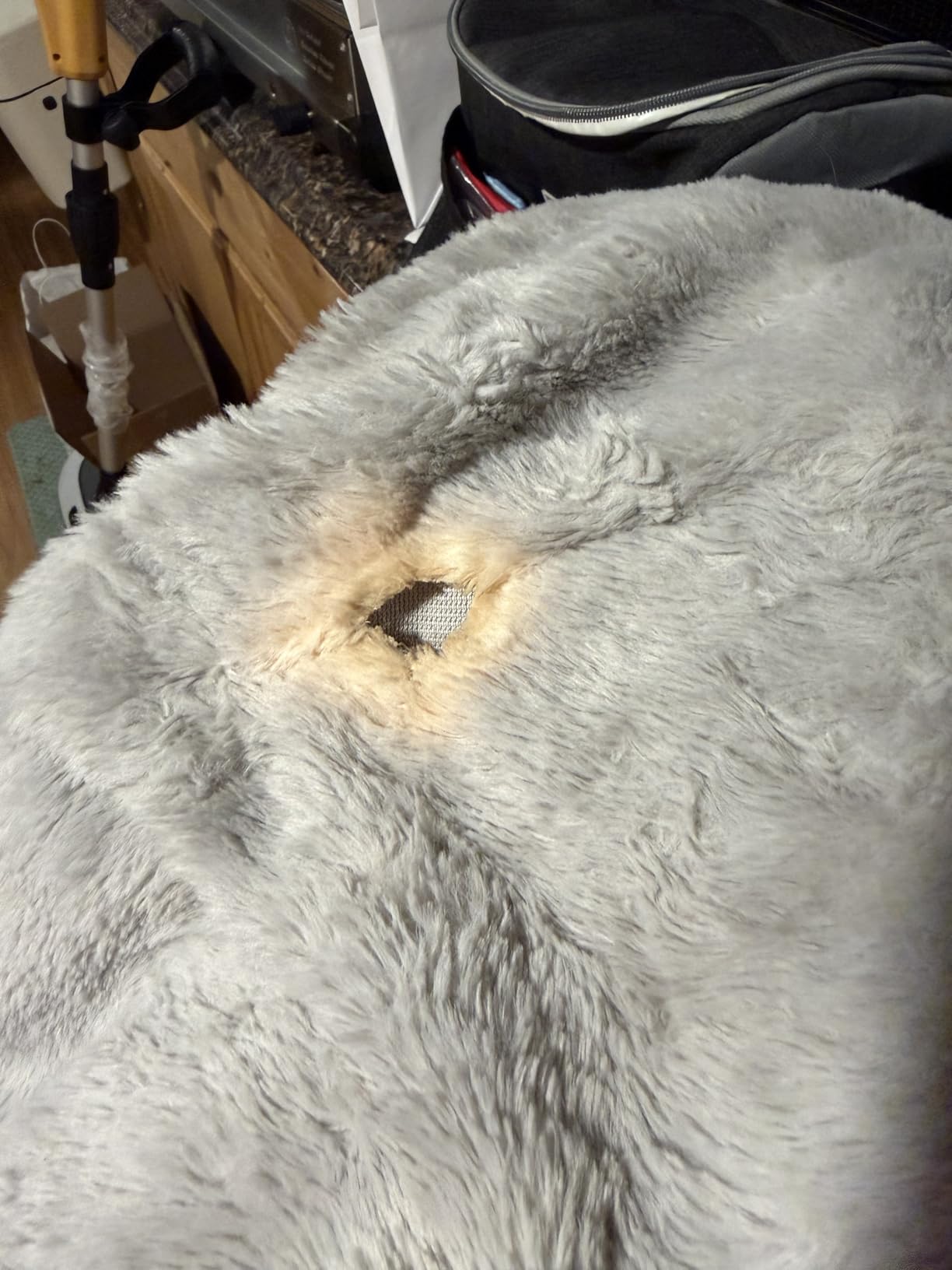Zireot Cordless Heated Blanket, Battery Operated & Rechargeable Throw - Portable Electric Blanket with Far-Infrared Heating, Faux Rabbit Fur, 9000mAh Battery Powered, Travel, Office & Outdoor Use customer photo 2