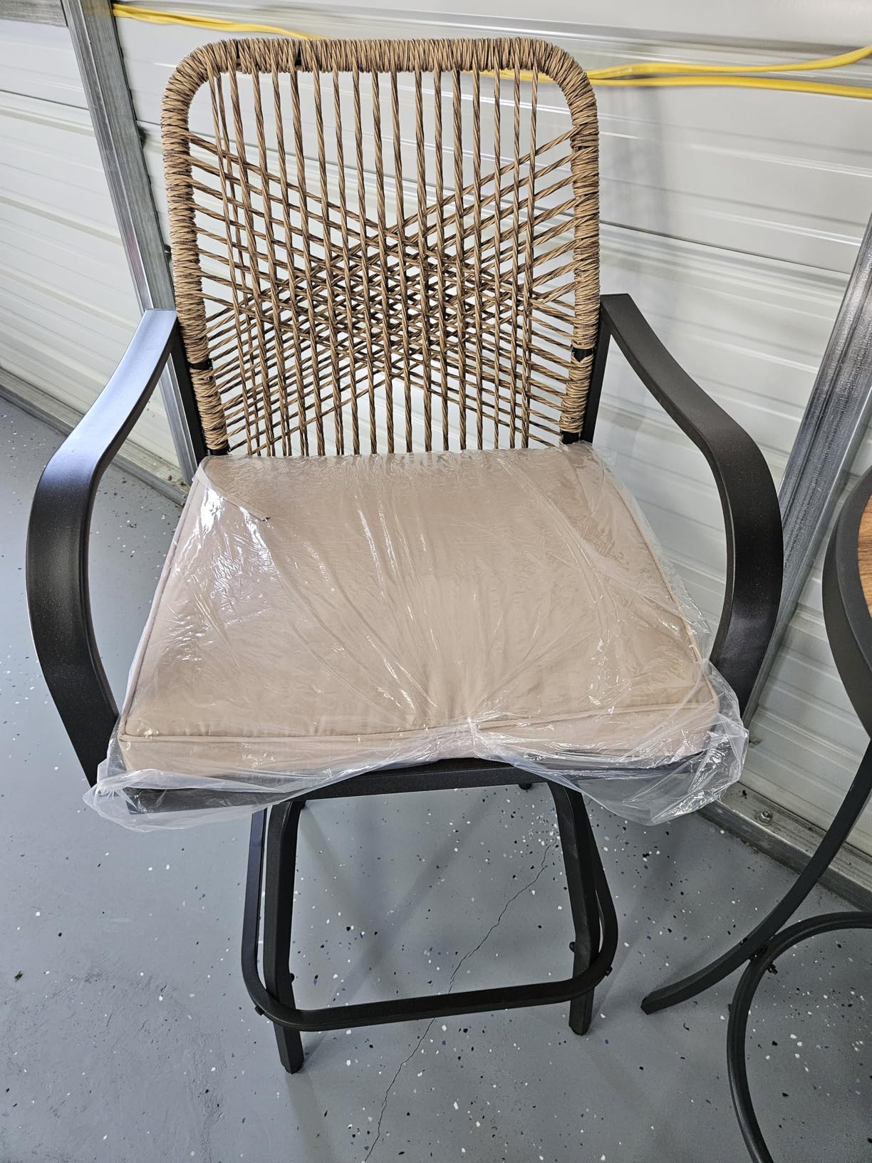 Swivel Outdoor Bar Stools Set of 2, Wicker Patio Chair 28