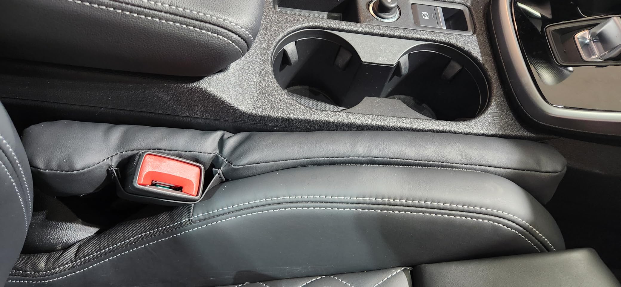 Aokdom 2026 Latest 2PCS Upgraded Car Seat Gap Filler with Fixing Ring, Elastic Car Gap Filler to Avoid Dropping Cell Phones/Keys, Essential Cars Gaps Seat Fillers customer photo 1