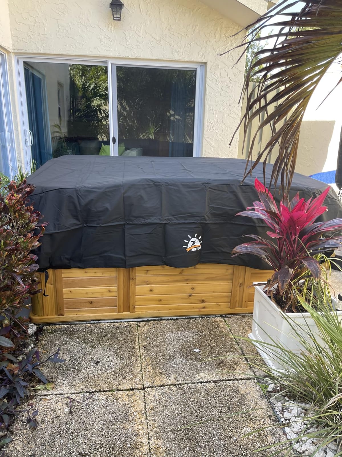 Zettum Hot Tub Cover - 600D Spa Cover Protector Waterproof & Heavy Duty, Outdoor Square Hot Tub Cover Cap Protection (120 x 120 Inch) customer photo 2