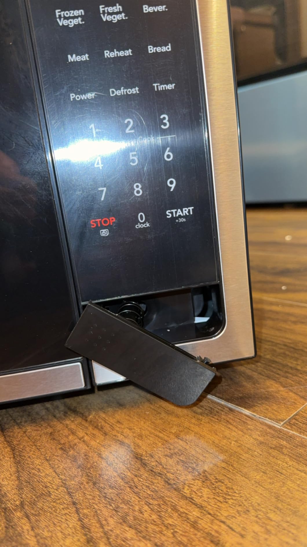 FRIGIDAIRE 2.2 Cu. Ft. Stainless Steel Microwave Oven, Multi Function, Programmable, 1,200 Watts customer photo 2
