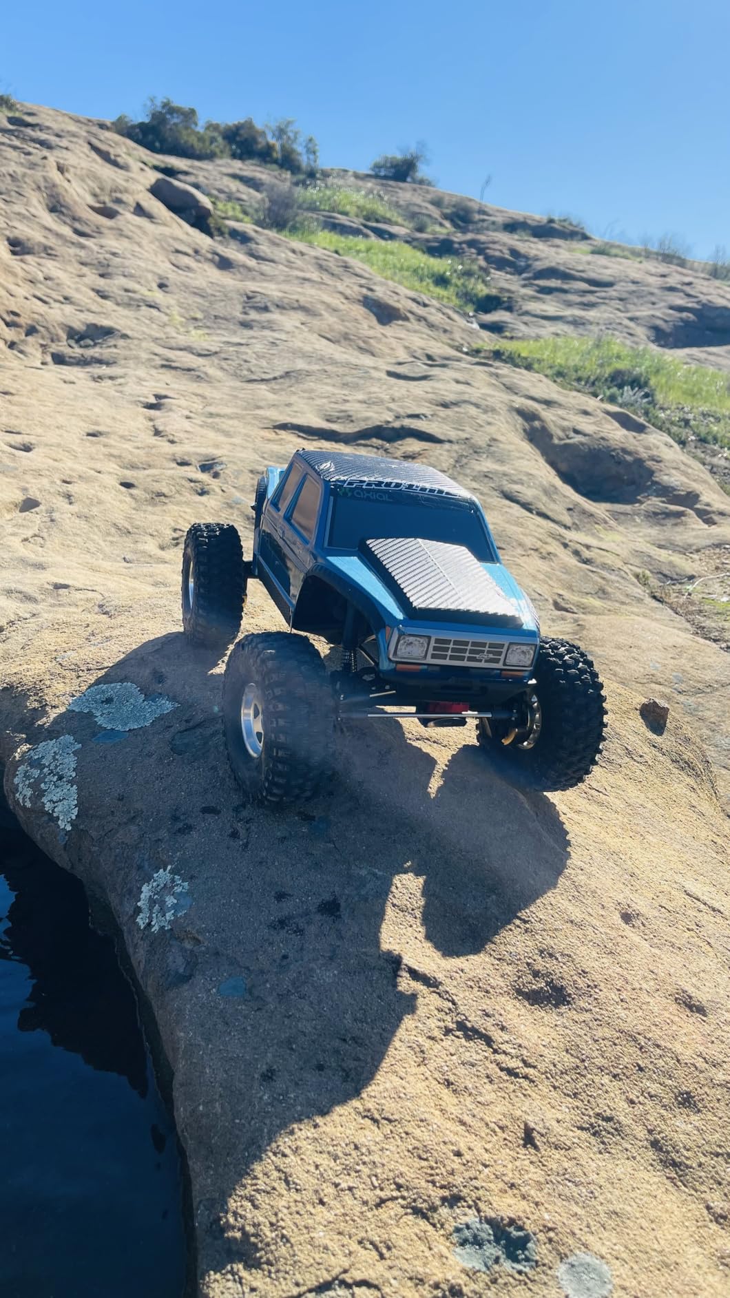 Axial RC Truck 1/10 SCX10 III Coyote 4X4 RTR (Battery and Charger Not Included) Brushed Rock Crawler, Silver, AXI-2036T1 customer photo 1