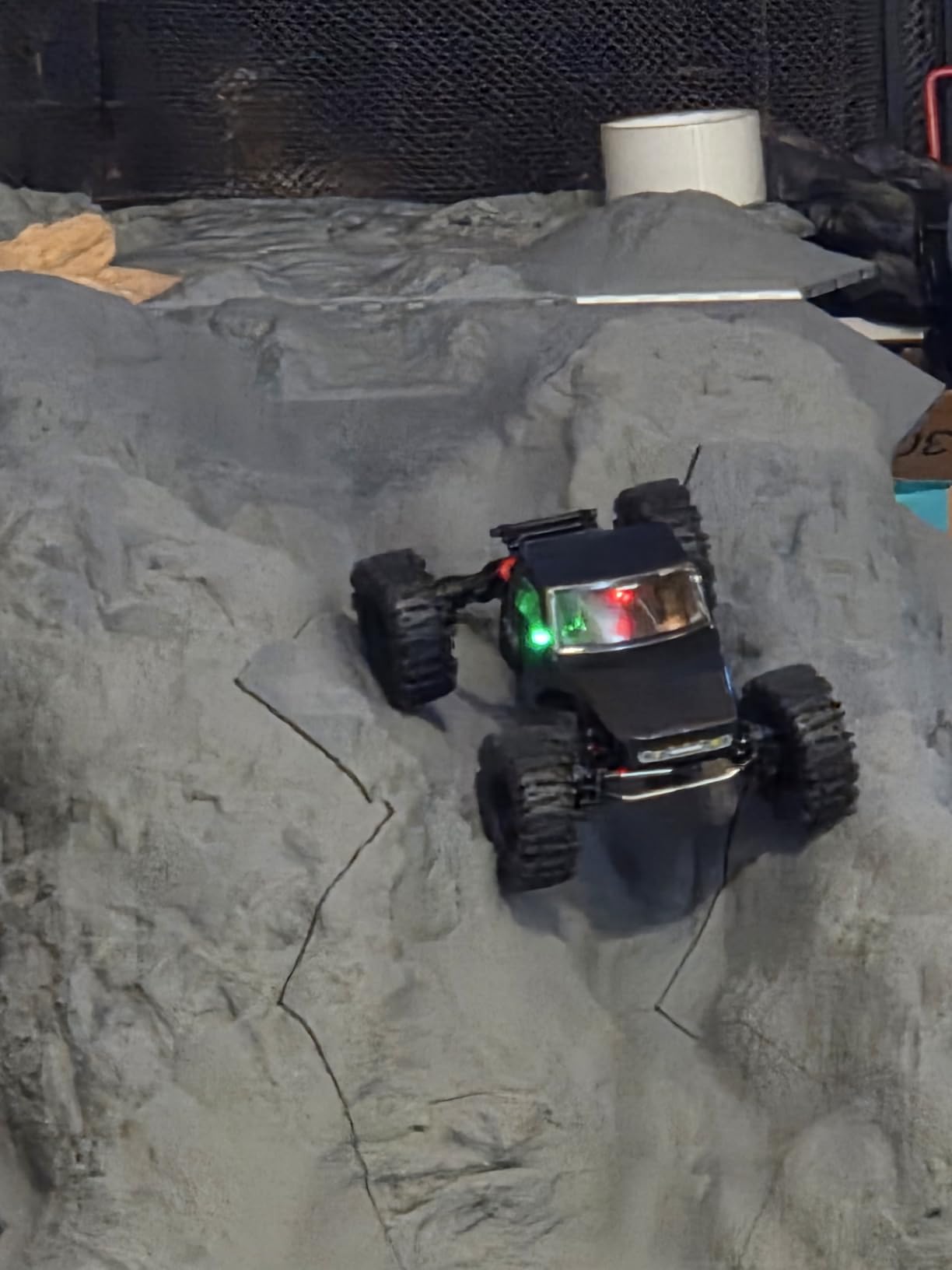 Redcat Racing Ascent-18 APEX, 1/18 Scale Brushless Electric Rock Crawler, Carbon Fiber, 4WD RC Car for Adults customer photo 1