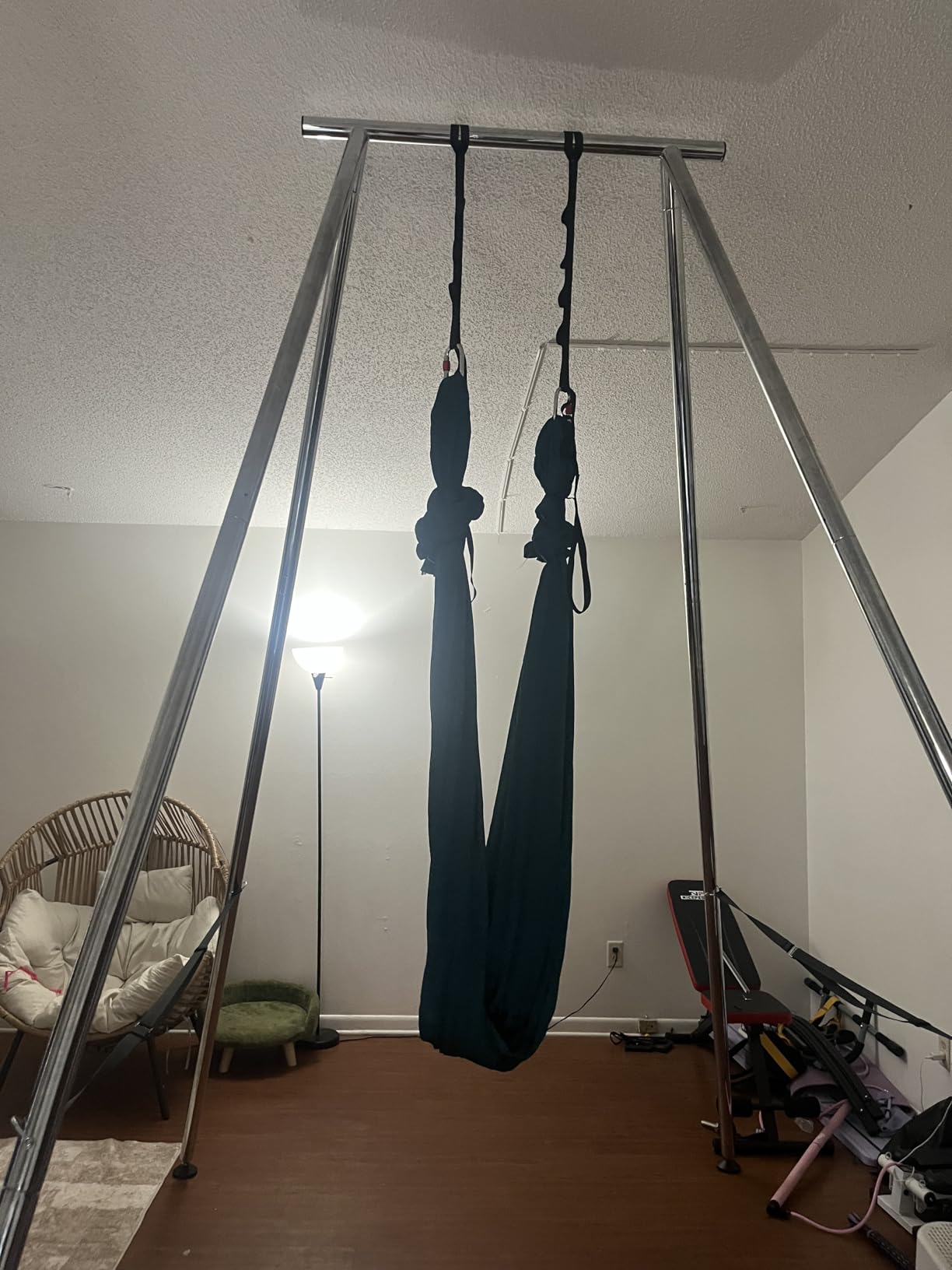 VEVOR Adjustable Yoga Aerial Rig, Aerial Silk Stands with Height Adjustable 5-11FT, Portable Stainless Steel Rig & Aluminum Frame Legs, Fit with Hoops/Lyra/Silks/Hammock customer photo 1