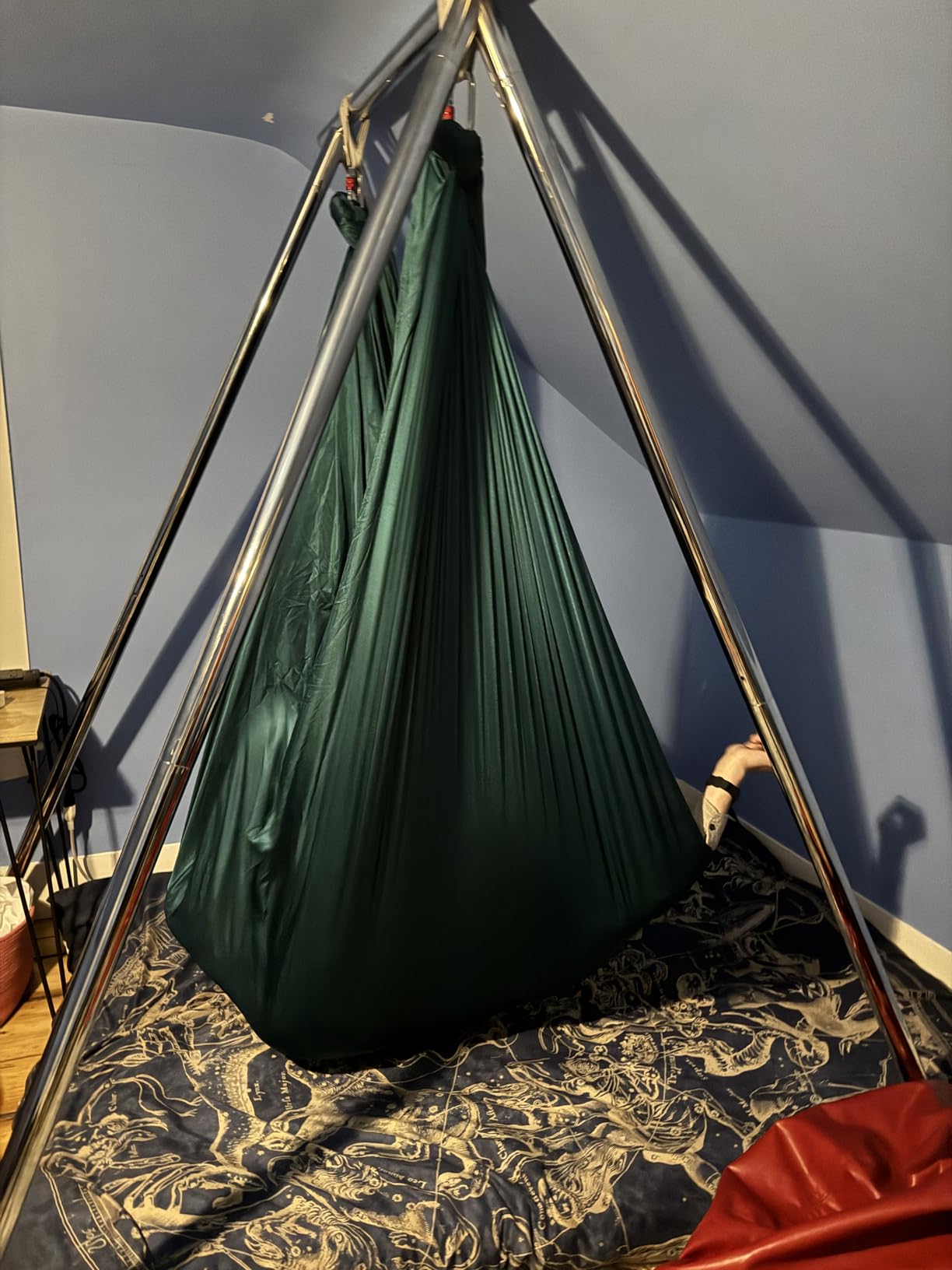 VEVOR Adjustable Yoga Aerial Rig, Aerial Silk Stands with Height Adjustable 5-11FT, Portable Stainless Steel Rig & Aluminum Frame Legs, Fit with Hoops/Lyra/Silks/Hammock customer photo 2