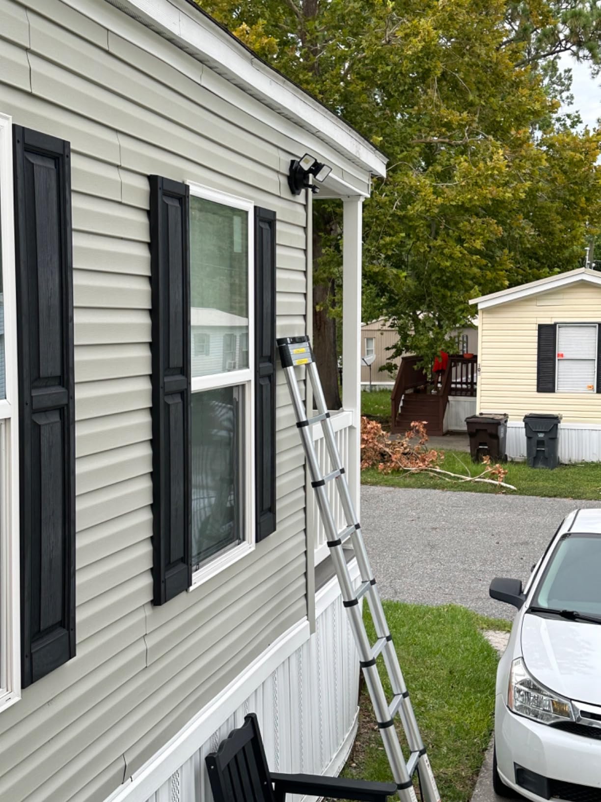 VEVOR 12.5ft Telescoping Ladder, Aluminum Lightweight Multi-Purpose Collapsible Extension, One-Touch Retraction Ladder, Heavy Duty 330LBS Max Capacity with Non-Slip Feet, for Home, Outdoor Work, Loft customer photo 1