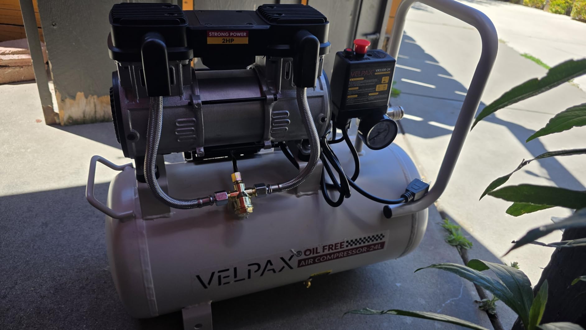 Ultra Quiet Air Compressor, Only 60dB, 2.4 Gallon Tank, Oil-Free, 110V/60Hz 1.5HP, 6.71CFM@115PSI, Air Compressor Perfect for Spray Painting, Auto Repair, Tire inflation, Woodwork nailing customer photo 2