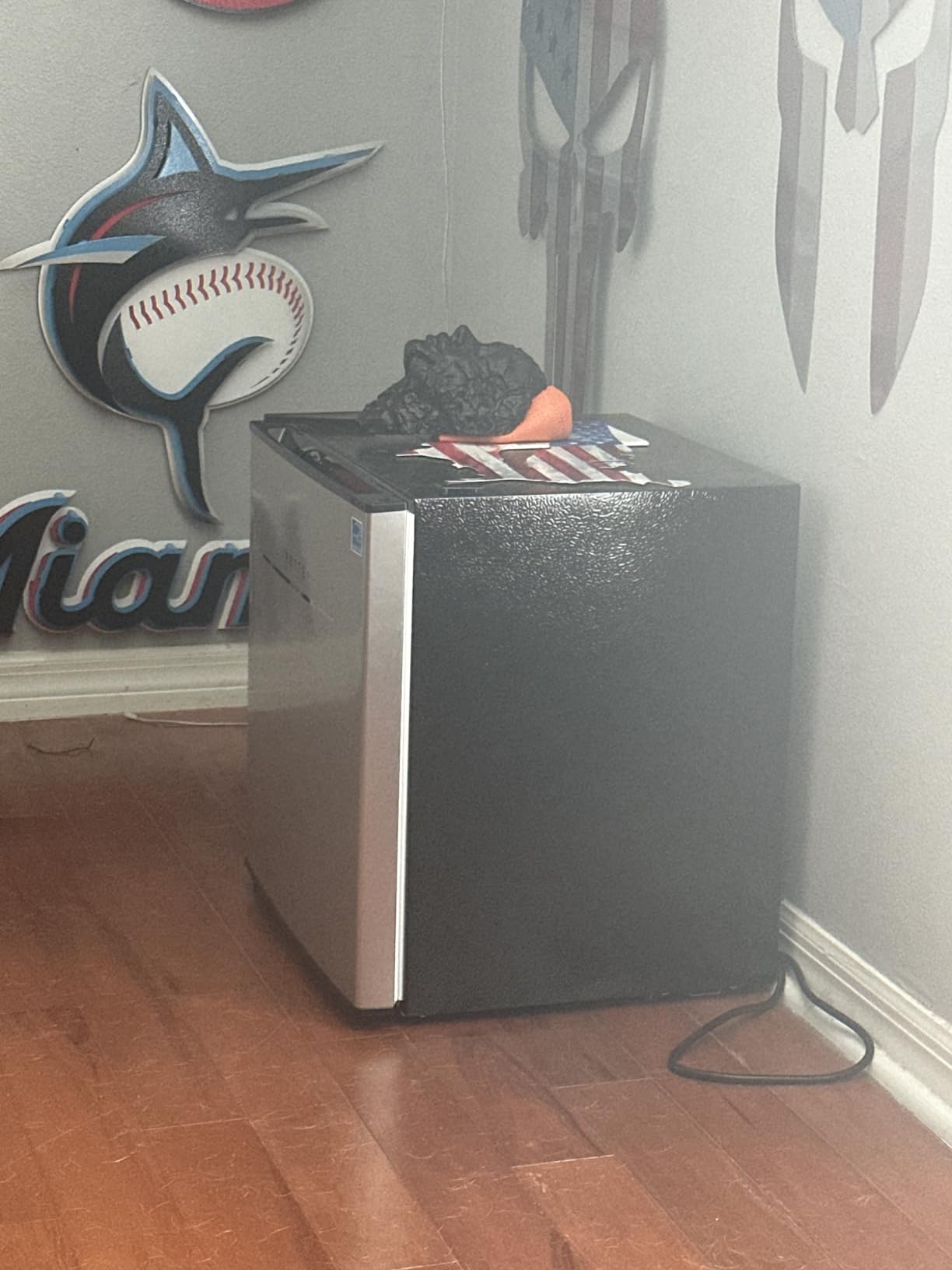 1.7 Cu.Ft Mini Fridge with Freezer, Mini Fridge for Bedroom, Small Refrigerator, Dorm Refrigerators with Freezer, Compact Refrigerator for Office, Apartment, Dorm, Bedroom (Black) customer photo 2