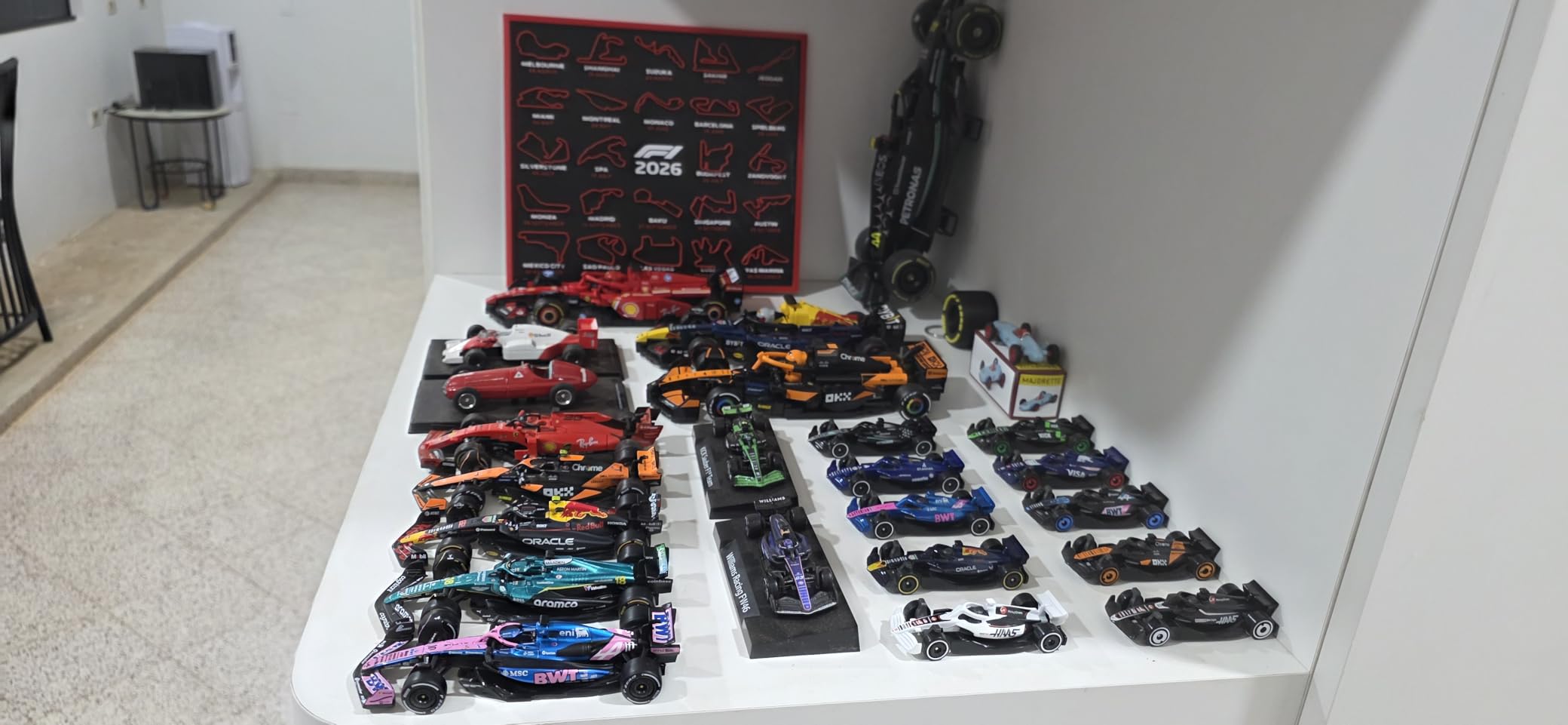 Hot Wheels Formula 1 2025 10-Pack | Set of 10 1:64 Scale Die-Cast Toy Racecars Representing Each F1 Racing Team, Authentic Details for Play or Display customer photo 1