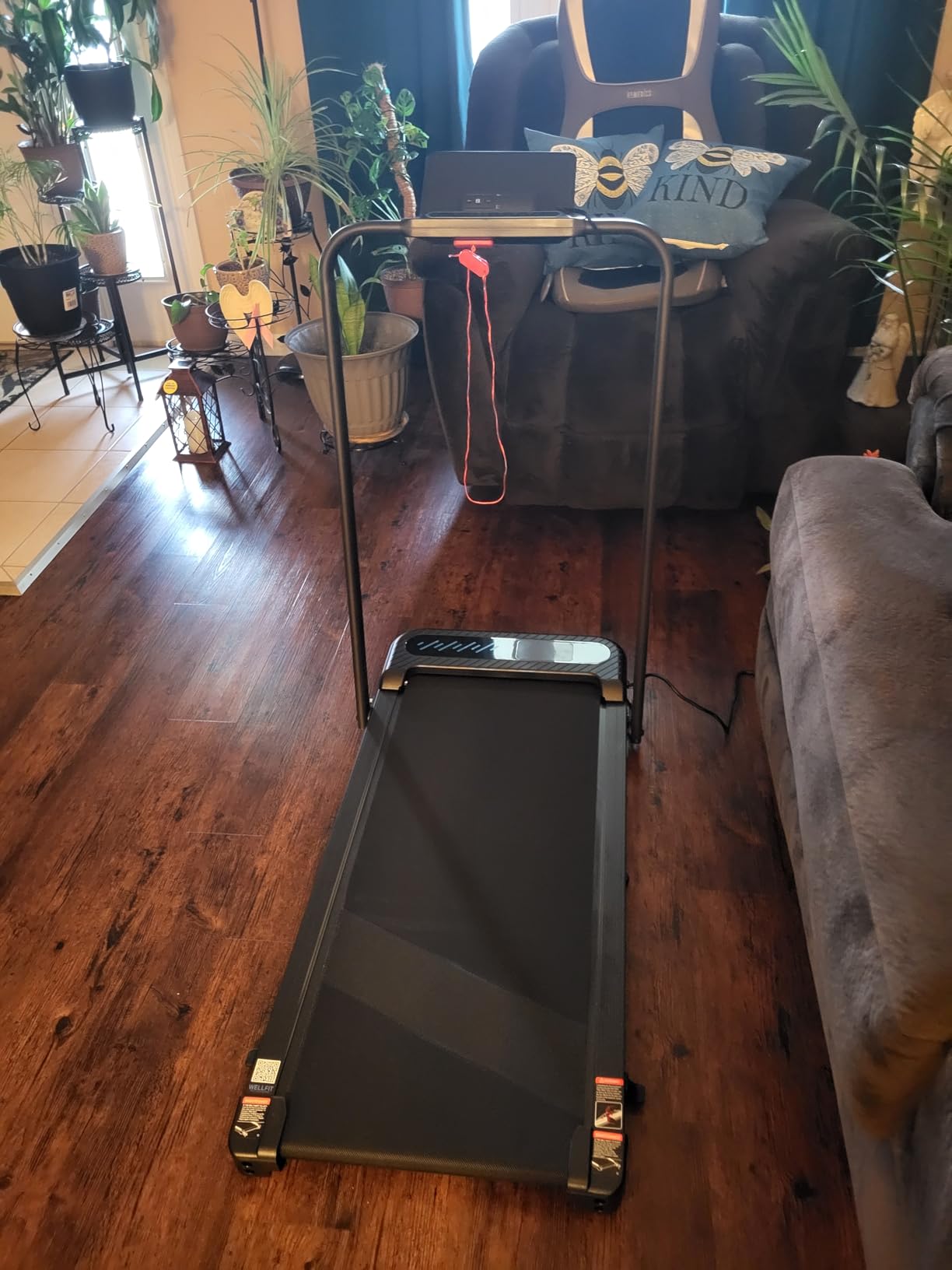 WELLFIT Folding Treadmill for Home, Walking Pad with Incline and Handle Bar | 350+lbs Capacity, Under Desk Treadmill for Home Small Office, Low Noise Treadmills with Smart Voice Control for Jogging Running customer photo 2