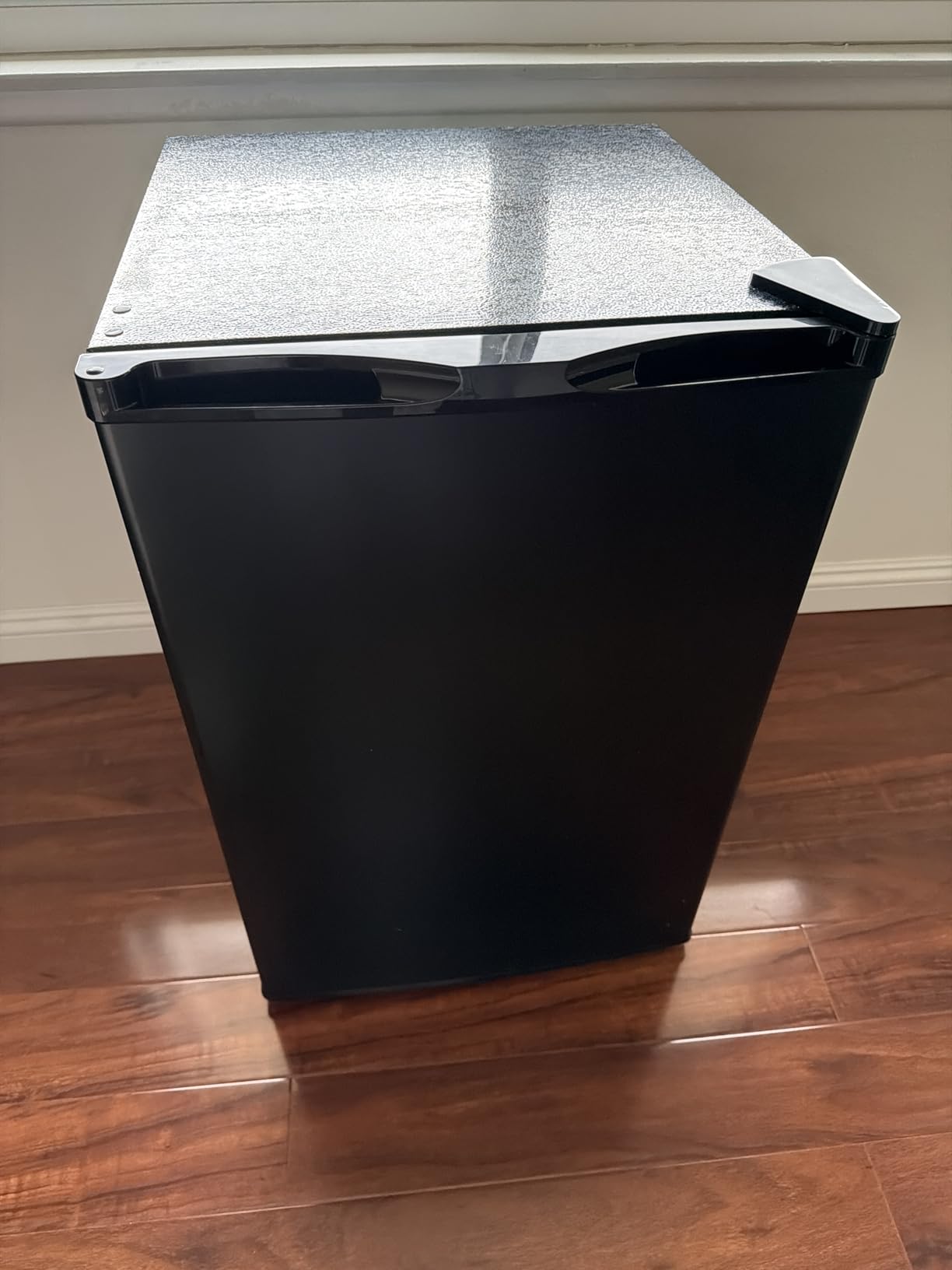 COWSAR 4.4 Cu.Ft Mini Fridge without Freezer for Bedroom, Black | Single Reversible Door, Adjustable Thermostat, Energy Saving, Removable Glass Shelves customer photo 2