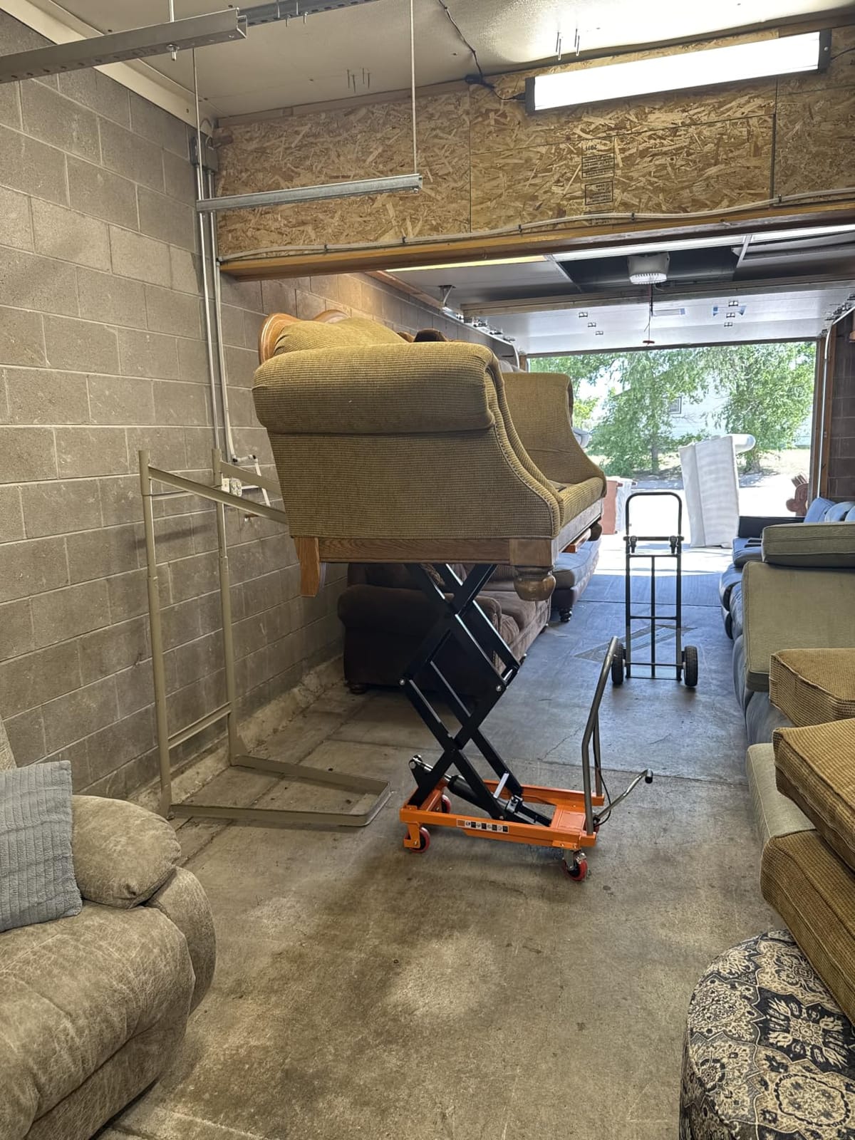 SPECRAFT 770 Lbs Hydraulic Lift Table Cart | 59 In Max Height, Double-Scissor Lift, 4 Wheels, Non-Slip Platform, Material Handling Equipment, Orange customer photo 2
