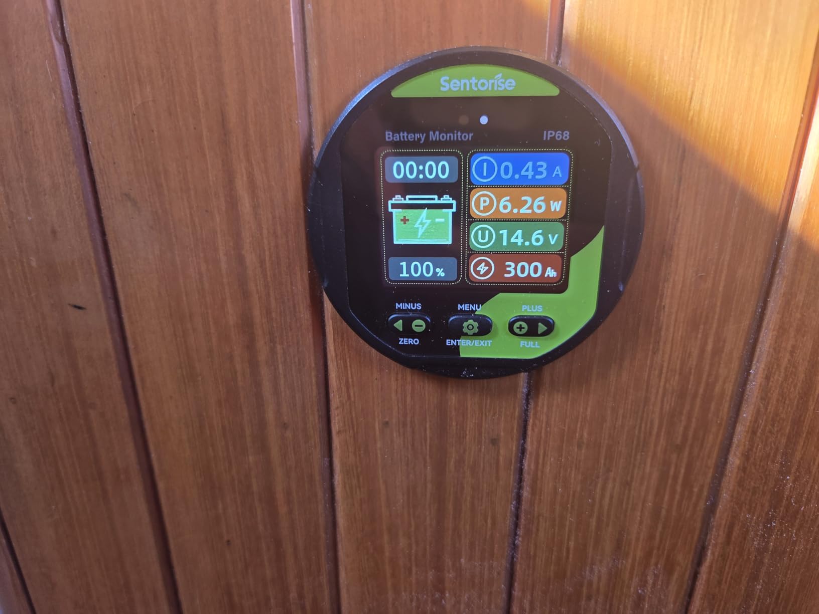 0-500A Battery Monitor with Shunt, 8-120V IP68 Waterproof LCD Screen with Buzzer Alarm for RV Solar Marine Off-Grid System, Capacity Percentage Time Power Voltmeter Display customer photo 1