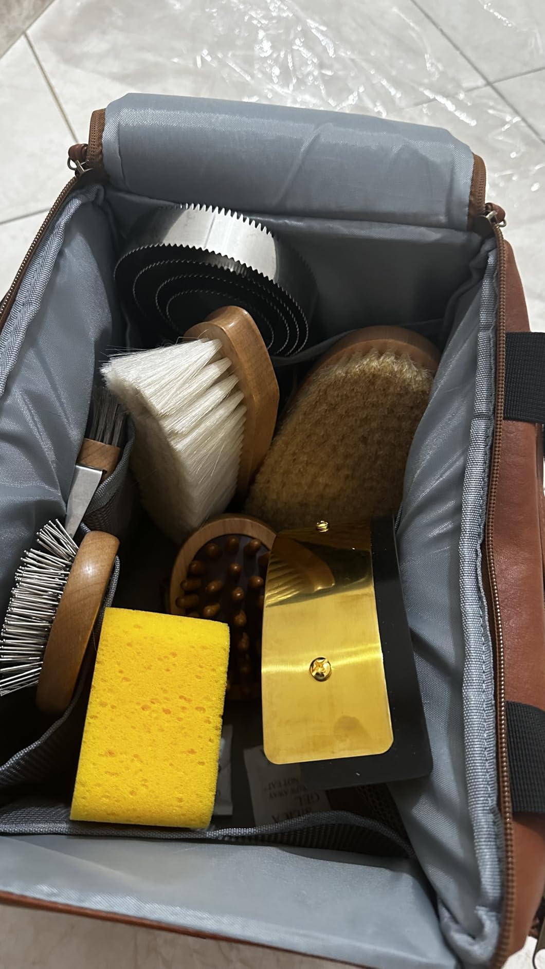 Premium Horse Grooming Kit (8 Pieces) - Professional Equine Care Set with Beechwood Brushes, Natural Bristles, and Handcrafted Leather Bag - Luxury Gift for Horse Riders and Owners customer photo 2