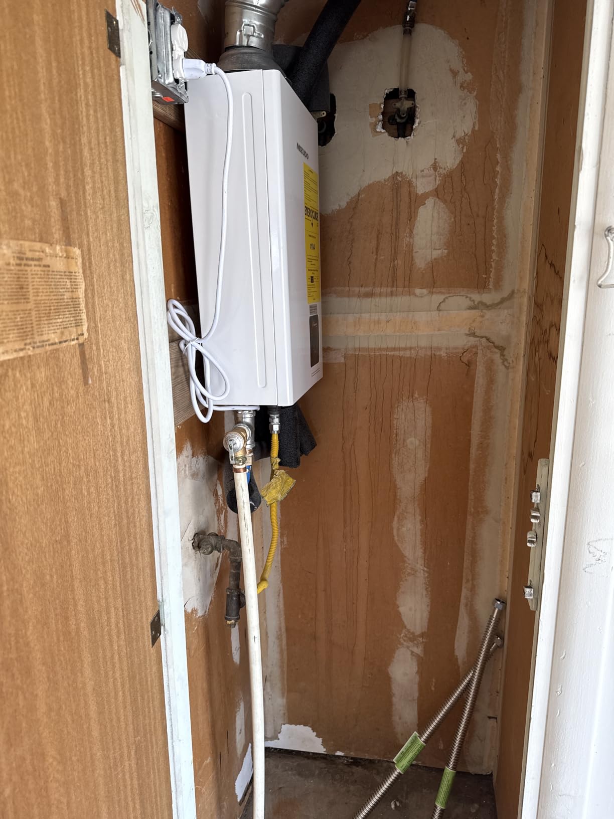 MIZUDO Natural Gas Tankless Water Heater, 199,000 BTU, Indoor | 10.3 GPM High Flow, Whole-Home Endless Hot Water, 5-7 Outlets, WiFi & App Control, CSA Certified, 95-149°F, Anti-Freeze customer photo 2