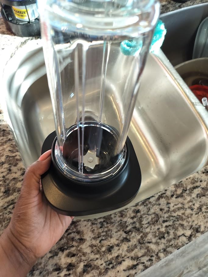 KitchenAid Pure Power Blender with 2 Blending Jars, 1700 Watt Peak Power, 68 oz Blending Jar, Includes 2 16-oz Personal Blending Jars, Precision Speed Control Knob, Smoothie cycle, Model KSB2078DG customer photo 1