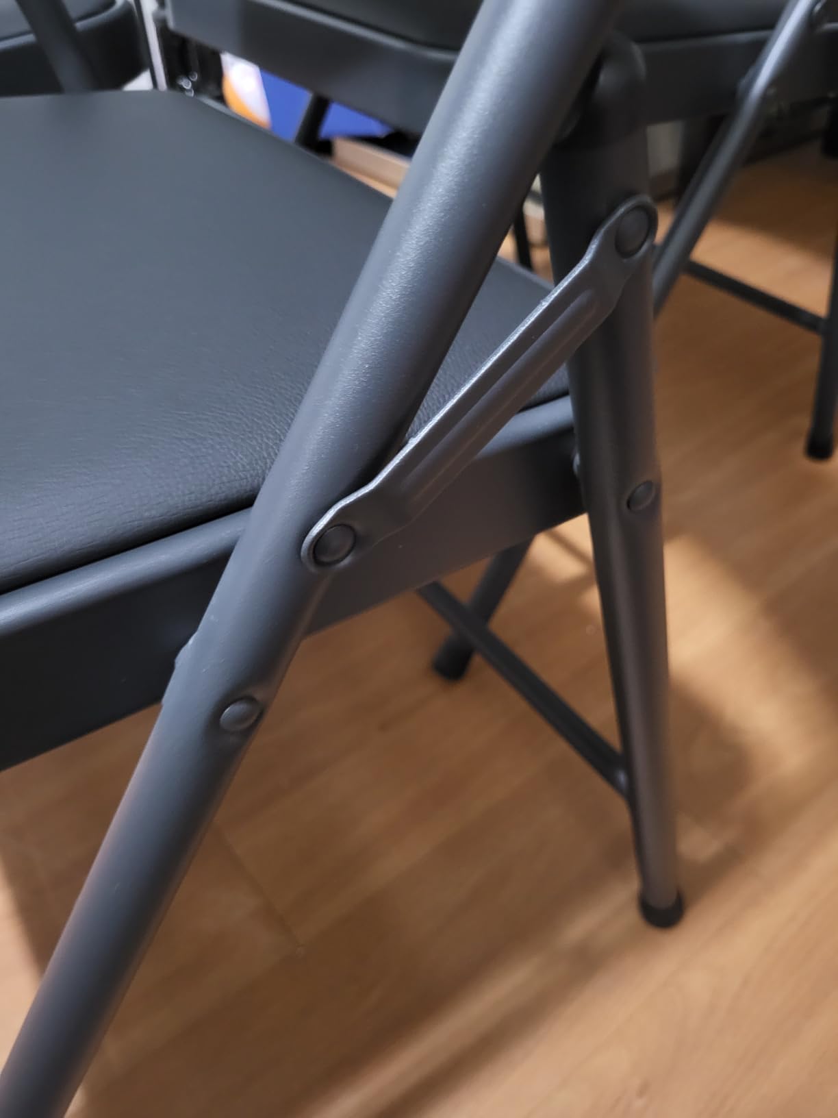 Folding Chairs 8 Pack, PU Leather Padded Folding Chairs for Outside and Indoor, Heavy Duty Portable Foldable Metal Commercial Seat for Home Office, Dorm, Party, Backyard, Lawn, Patio, White customer photo 1