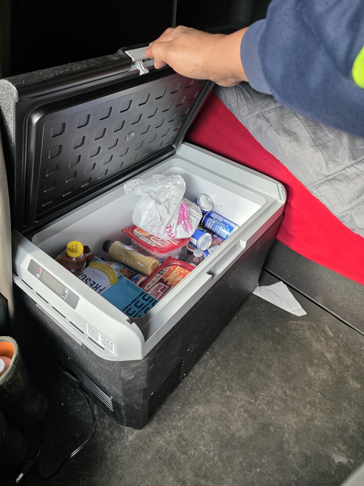 VEVOR Car Refrigerator, DC 12/24V AC100-240V Compressor Electric Cooler, -4°F to 68°F Car Fridge with APP Control, 16 QT Cars Freezer for RVs, Campsites, Boats, Camping, Fishing, 60W Portable Freezer customer photo 1