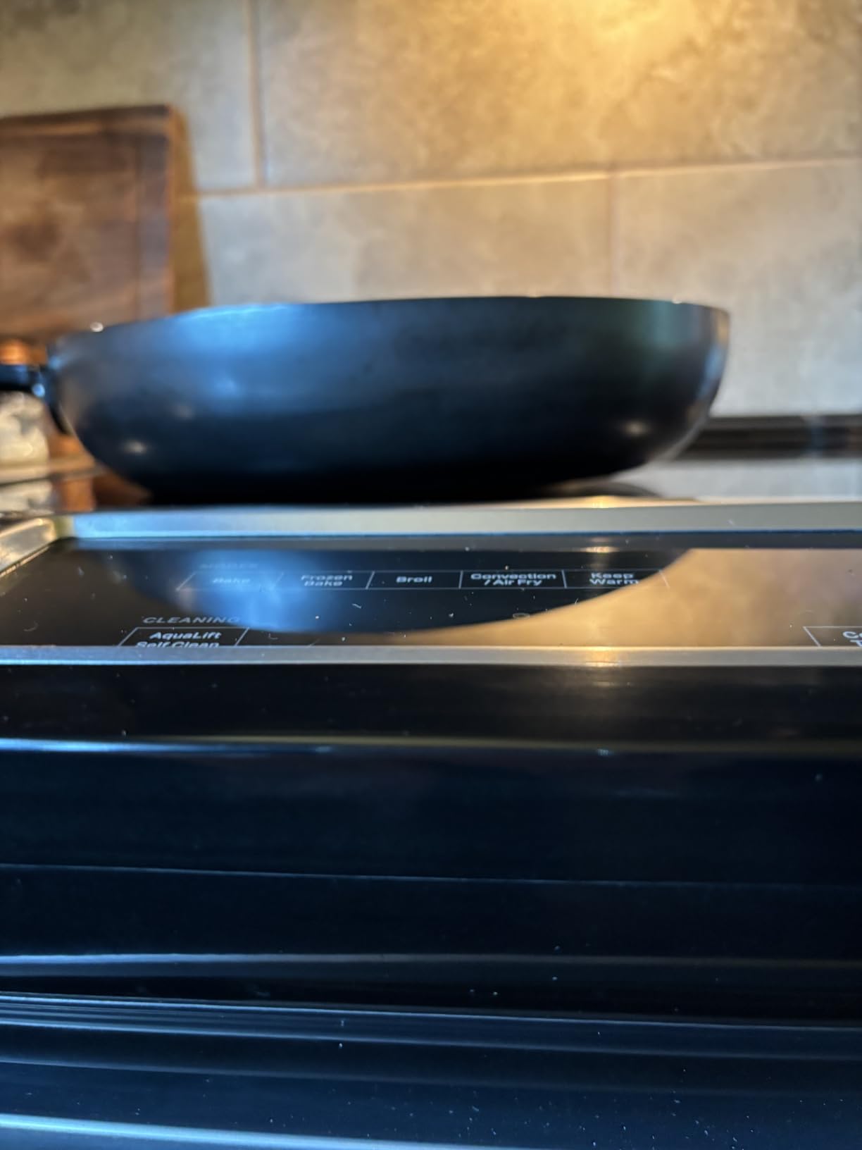 MITSUMOTO SAKARI 10-Inch Japanese Iron Skillet, Flat Bottom, Hammered Iron Surface, Ebony Wood Handle customer photo 2