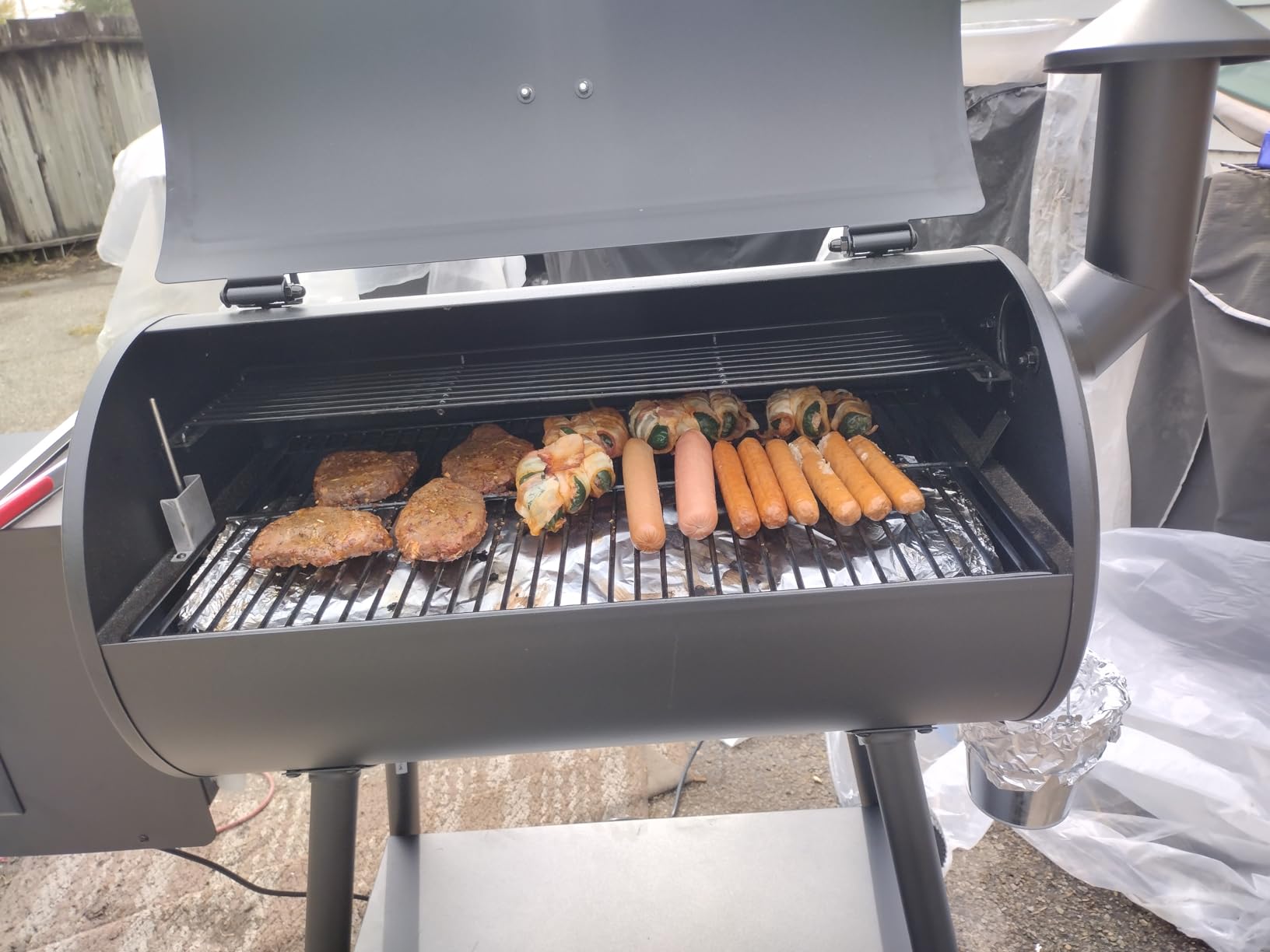 Z GRILLS 2026 Upgrade 8-in-1 BBQ Pellet Grill & Smoker, 697 sq in Cooking Area, PID Auto Temperature Control, 28 lbs Hopper Capacity, Outdoor Grill, Black (Grill Cover Included) customer photo 2