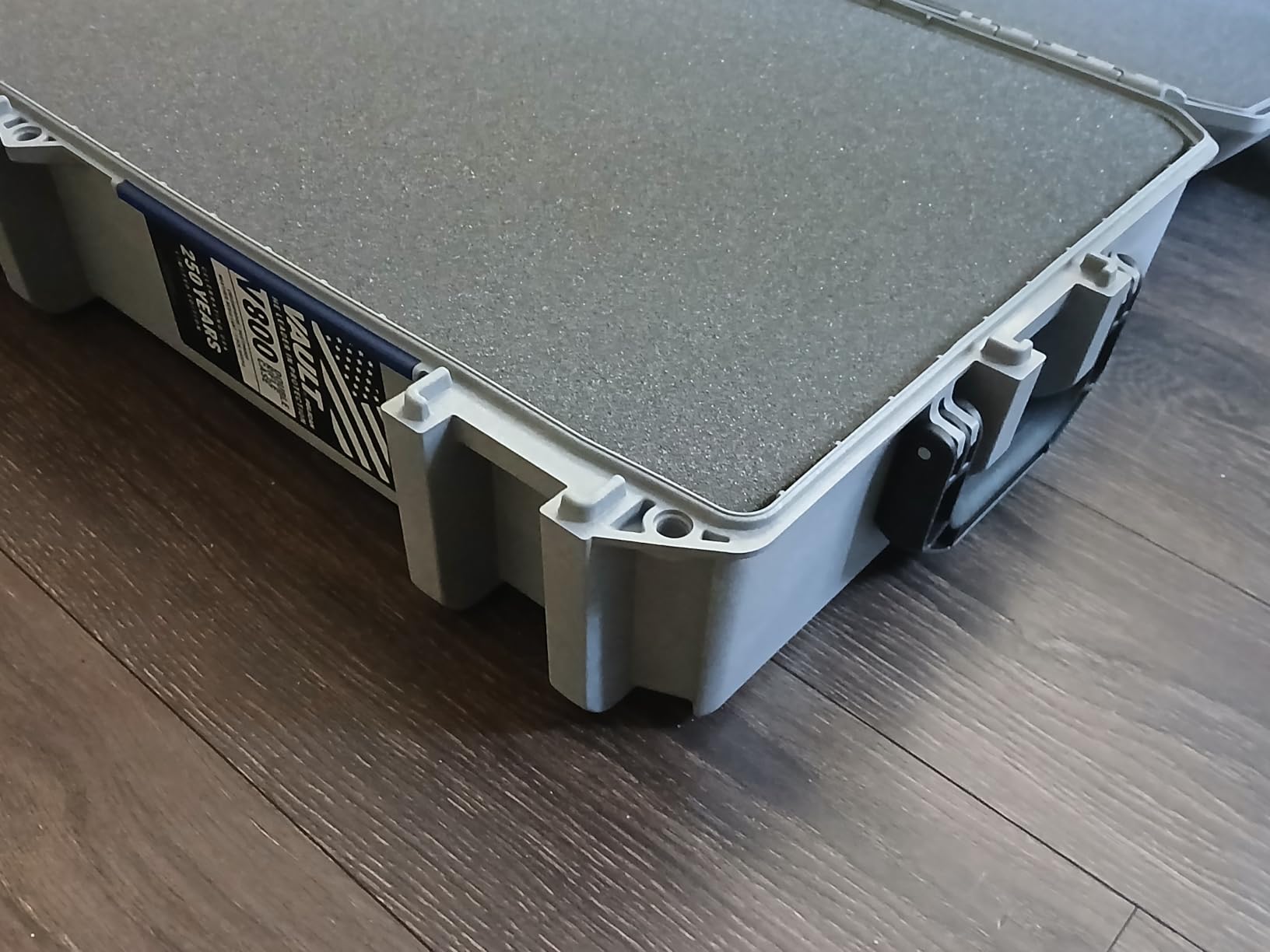Pelican Vault - V800 Multi-Purpose Wide Hard Case with Foam for Tripod, Equipment, Electronics Gear, Sportsman's Rifle Case, and More (Grey - Americana 250) customer photo 1