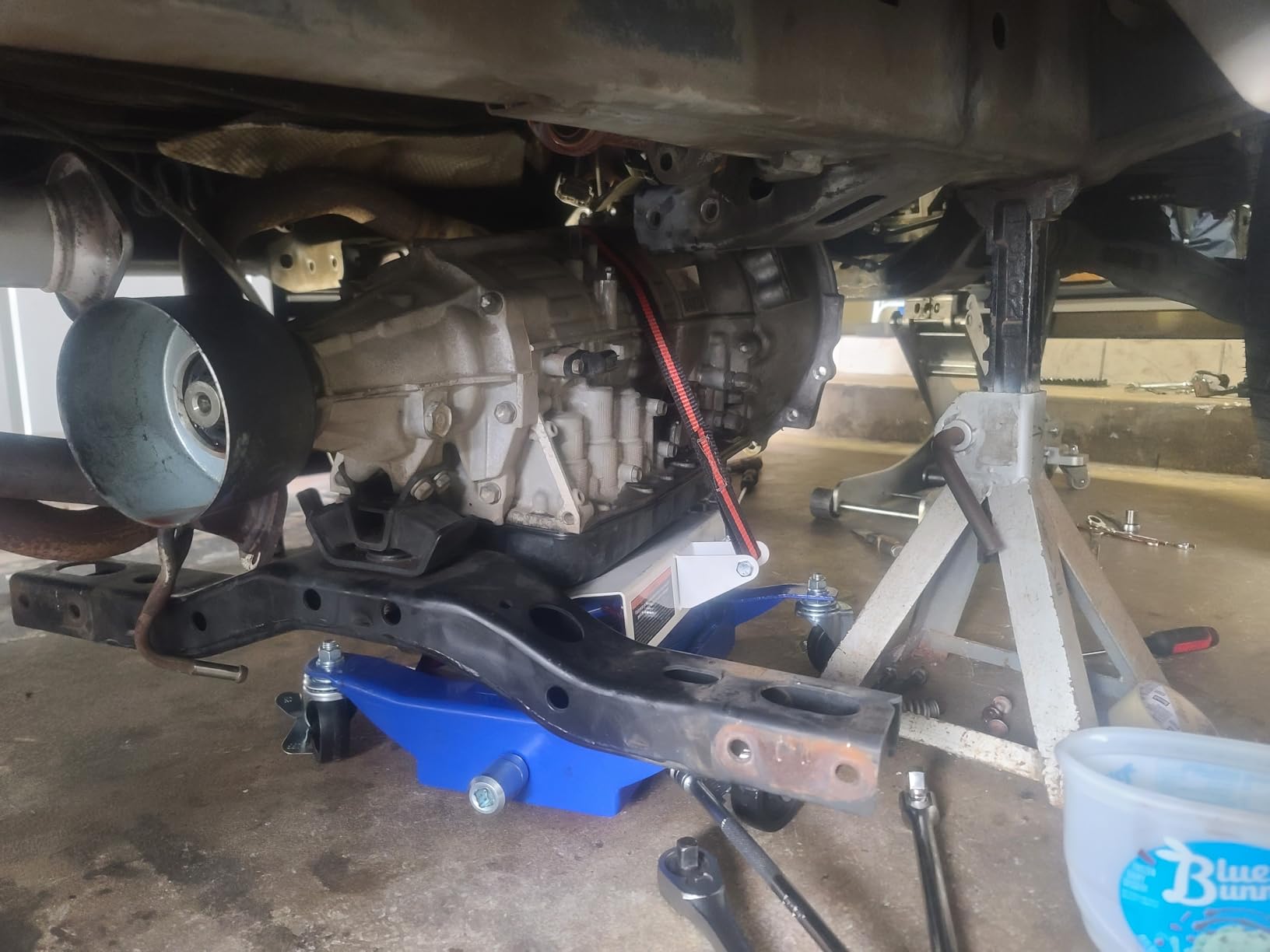 Garvee Transmission Jack 450 LBS Capacity: Low Profile Lift with 2M Safety Straps & 4 Brake Wheels, 7-23 Inch Range for Car & Truck Repair (Red) customer photo 1