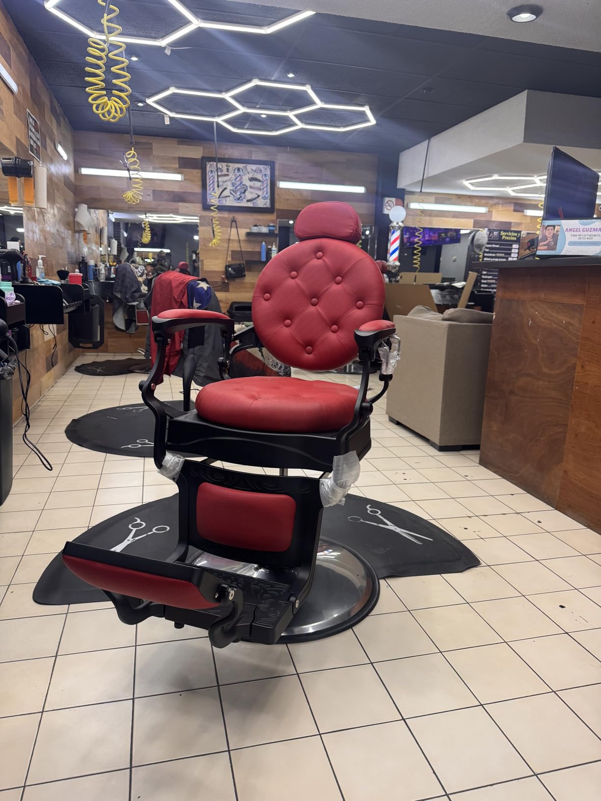 Artist hand Retro Barber Chair Heavy Duty Vintage Barber Chairs (Black) | Reclining Hydraulic Salon Chair, 360° Swivel, Heavy-Duty Round Base, PU Leather Barbershop, Barbershop Chair customer photo 1