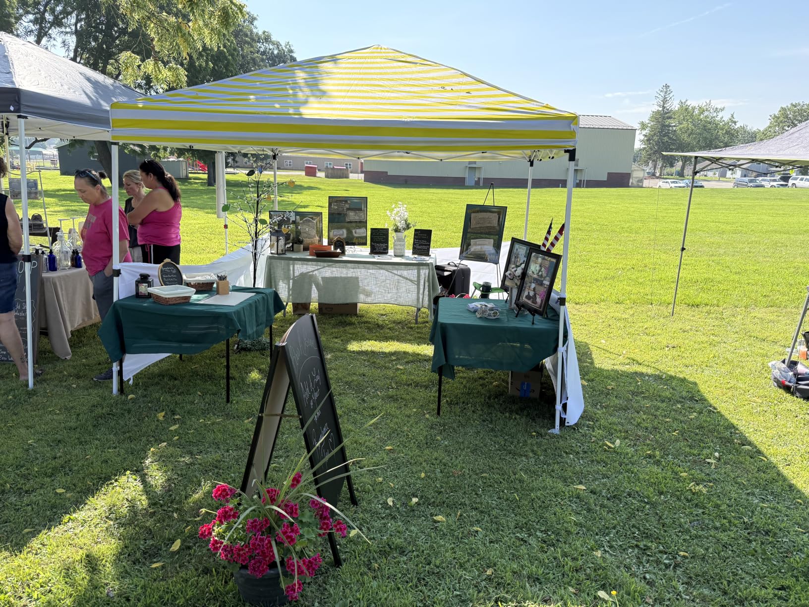 Nazhura 10' x 10' Pop Up Canopy Tent with Sand Weight Bag, Freestanding Sun Shelter for Picnic and Camping, One Person Setup and Height Adjustable (Yellow Stripe) customer photo 1