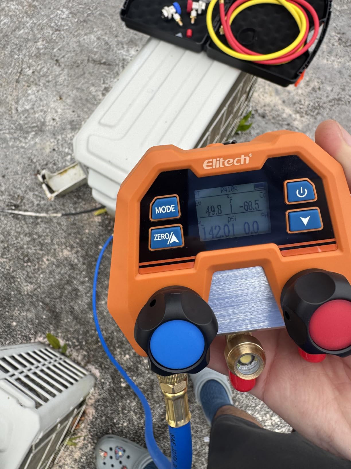 Elitech Digital Manifold Gauge AC Charging Kit with R410A R134a Accessories customer photo 1